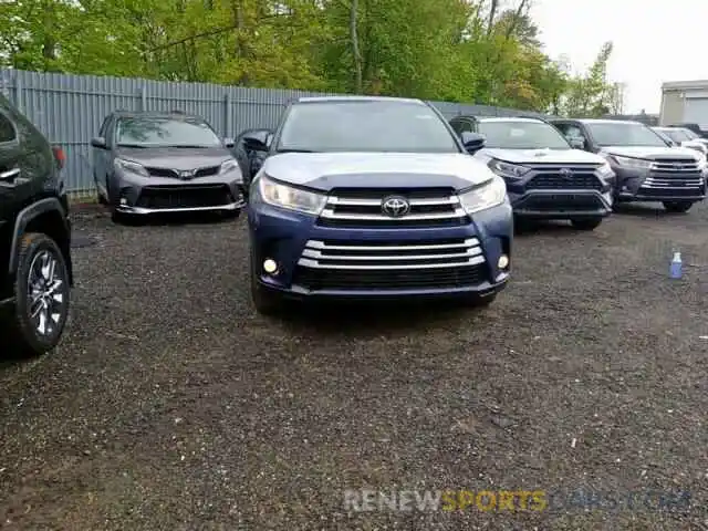 4 Photograph of a damaged car 5TDBZRFH6KS939198 TOYOTA HIGHLANDER 2019