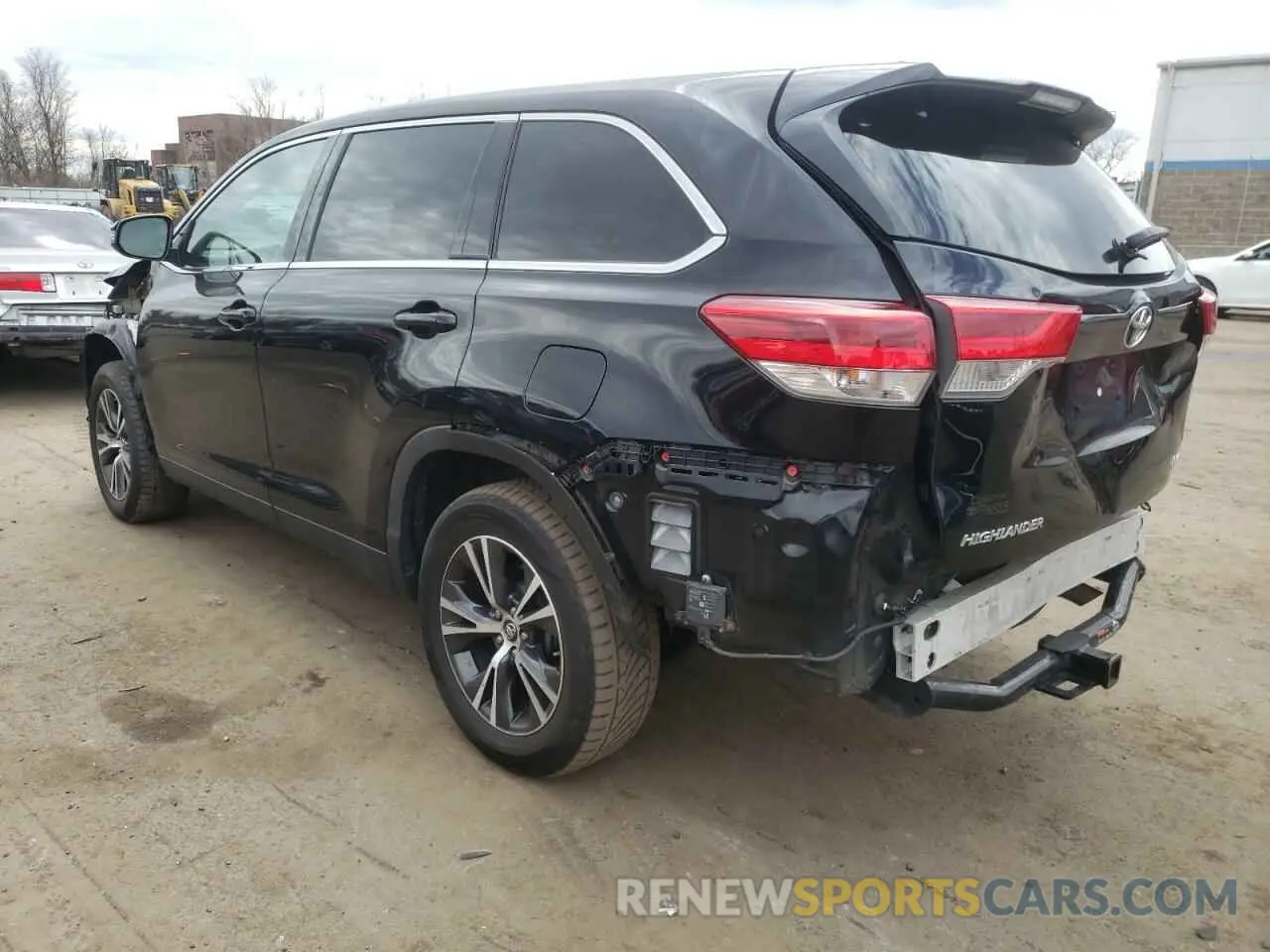 2 Photograph of a damaged car 5TDBZRFH6KS943431 TOYOTA HIGHLANDER 2019