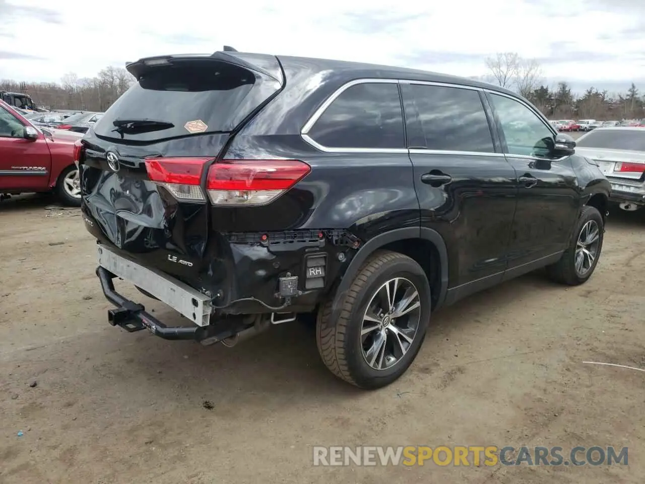 3 Photograph of a damaged car 5TDBZRFH6KS943431 TOYOTA HIGHLANDER 2019