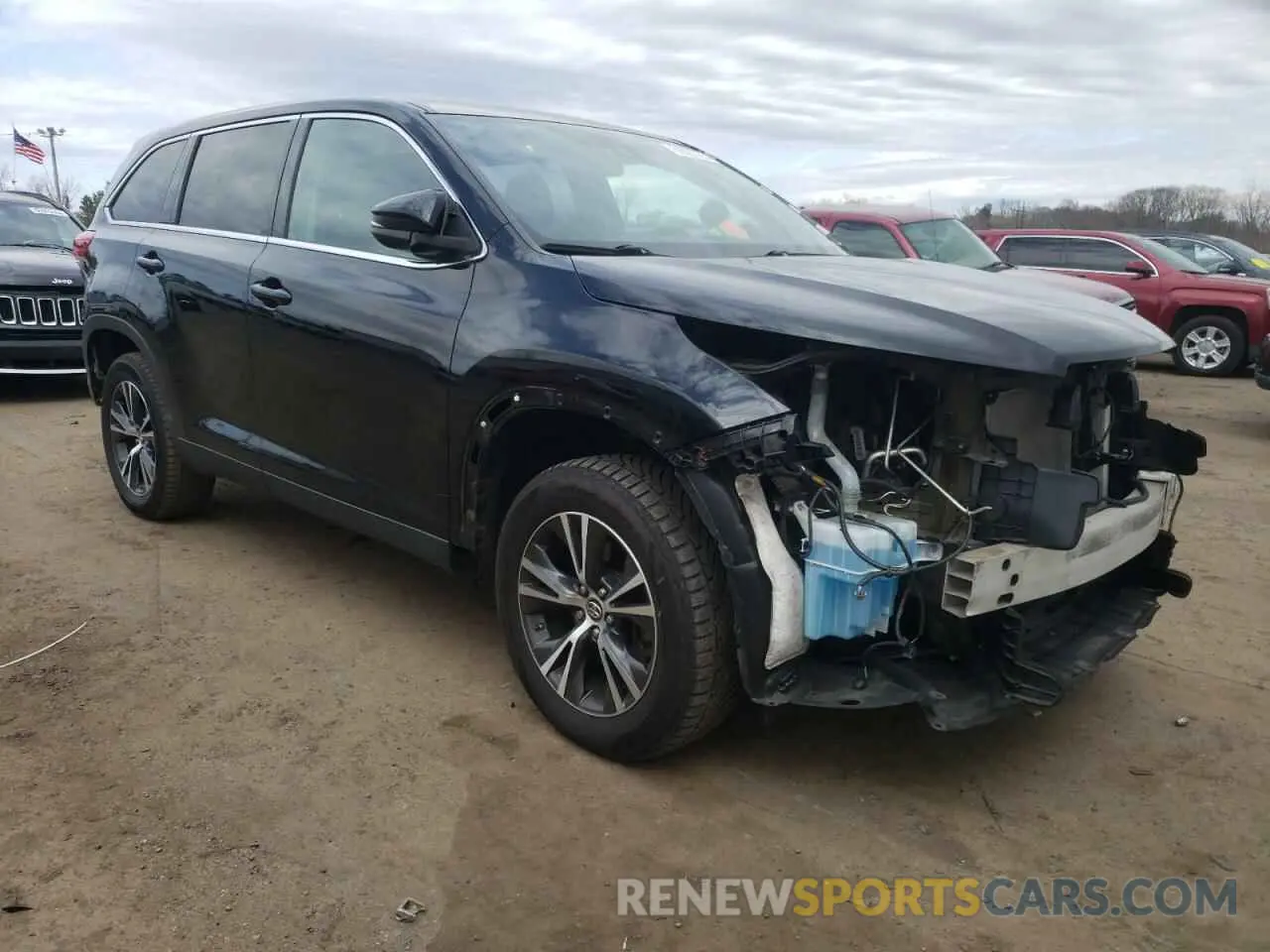 4 Photograph of a damaged car 5TDBZRFH6KS943431 TOYOTA HIGHLANDER 2019