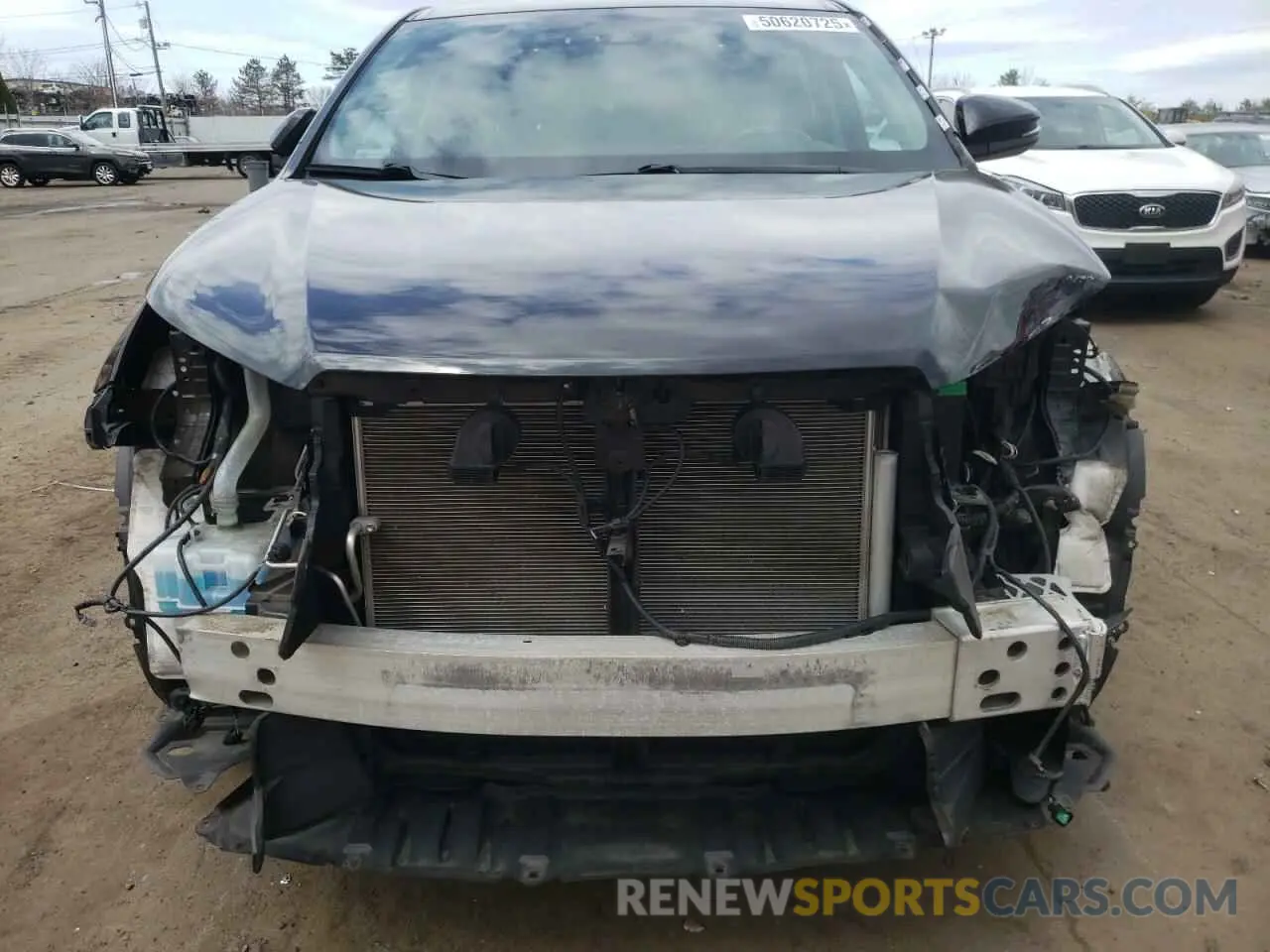 5 Photograph of a damaged car 5TDBZRFH6KS943431 TOYOTA HIGHLANDER 2019