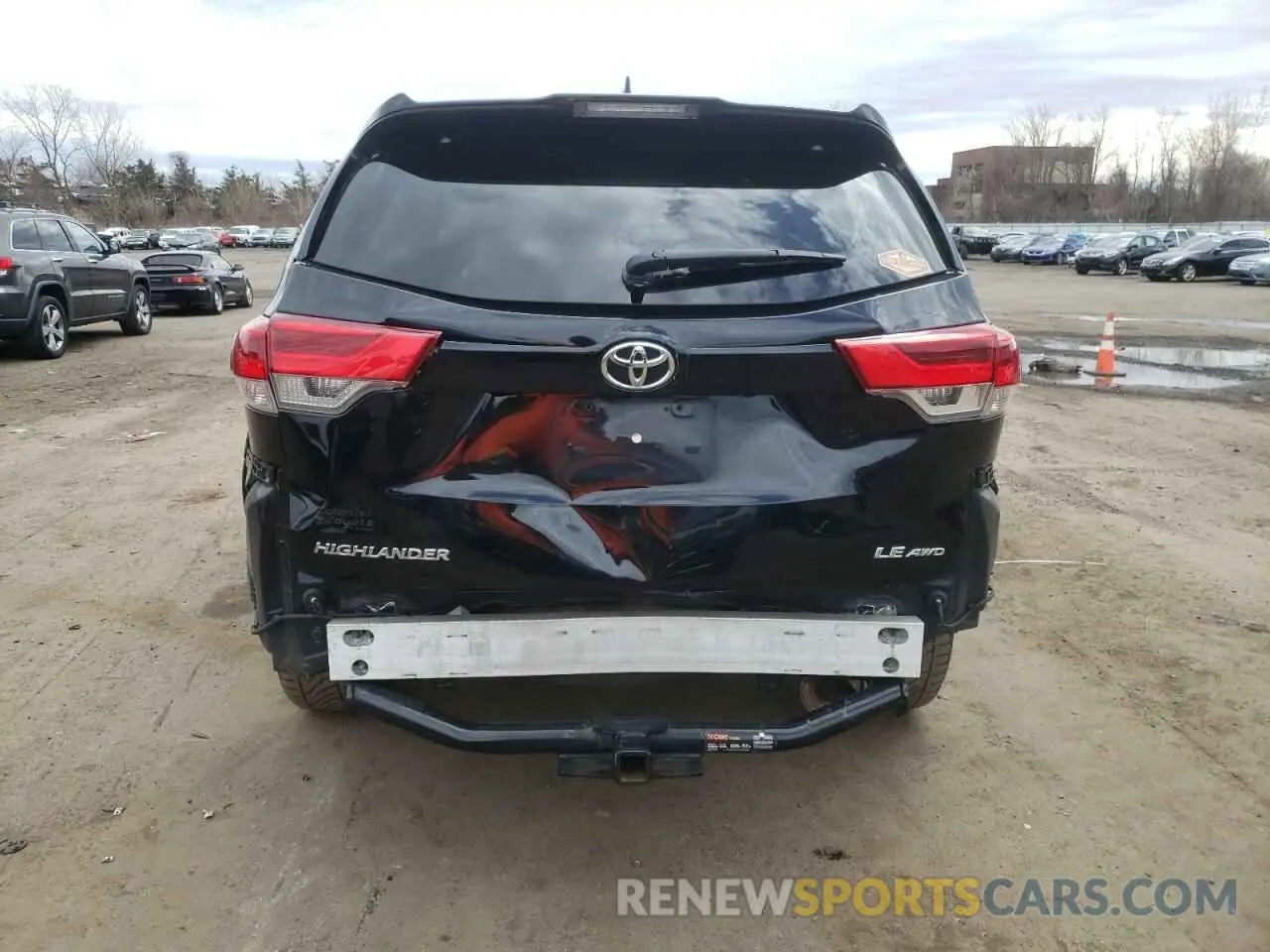 6 Photograph of a damaged car 5TDBZRFH6KS943431 TOYOTA HIGHLANDER 2019