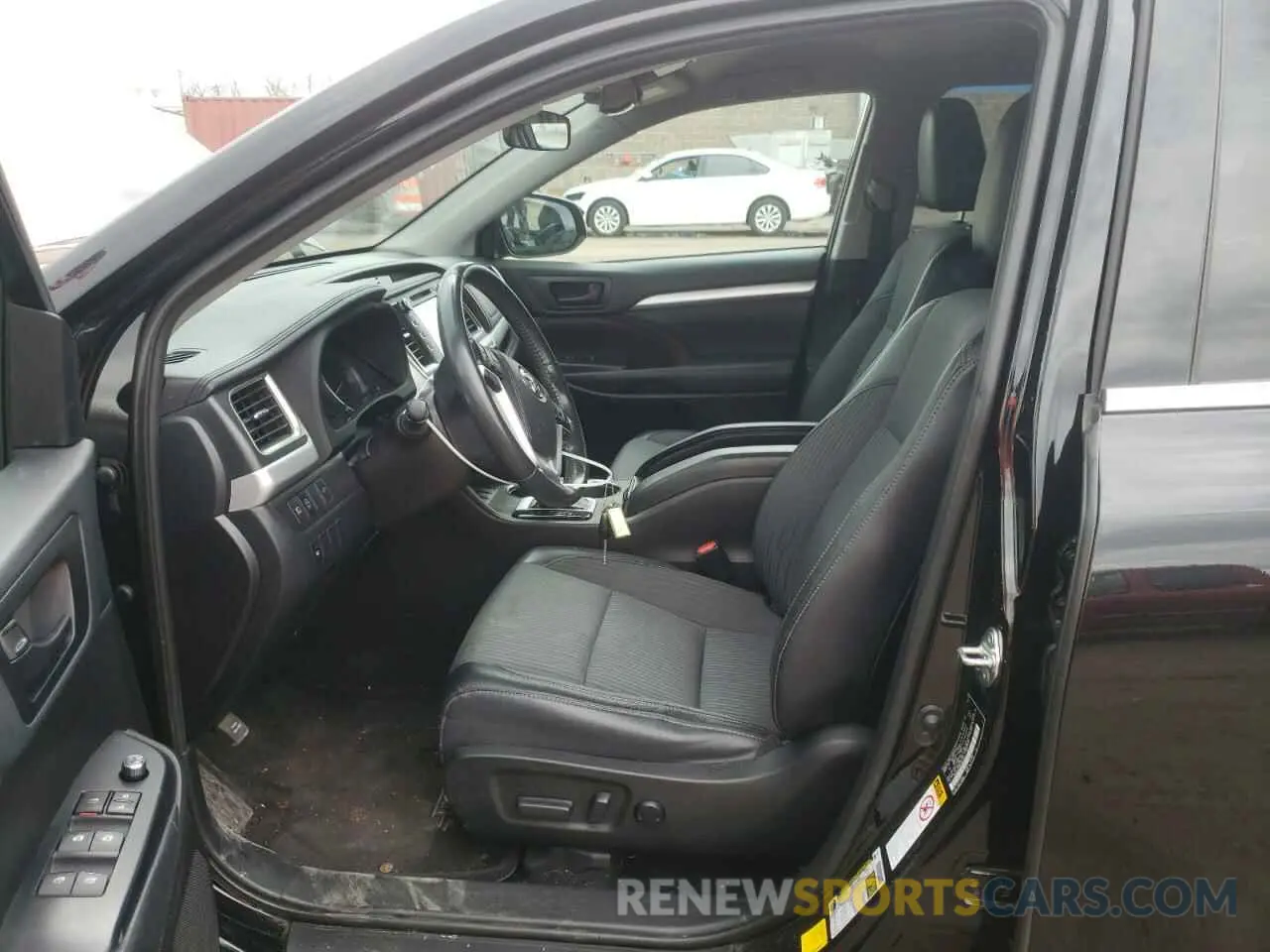 7 Photograph of a damaged car 5TDBZRFH6KS943431 TOYOTA HIGHLANDER 2019