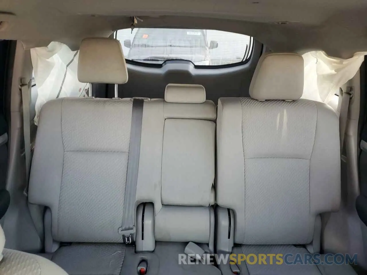10 Photograph of a damaged car 5TDBZRFH6KS960357 TOYOTA HIGHLANDER 2019