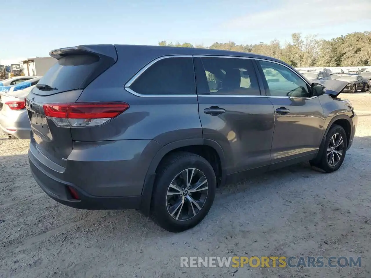 3 Photograph of a damaged car 5TDBZRFH6KS960357 TOYOTA HIGHLANDER 2019