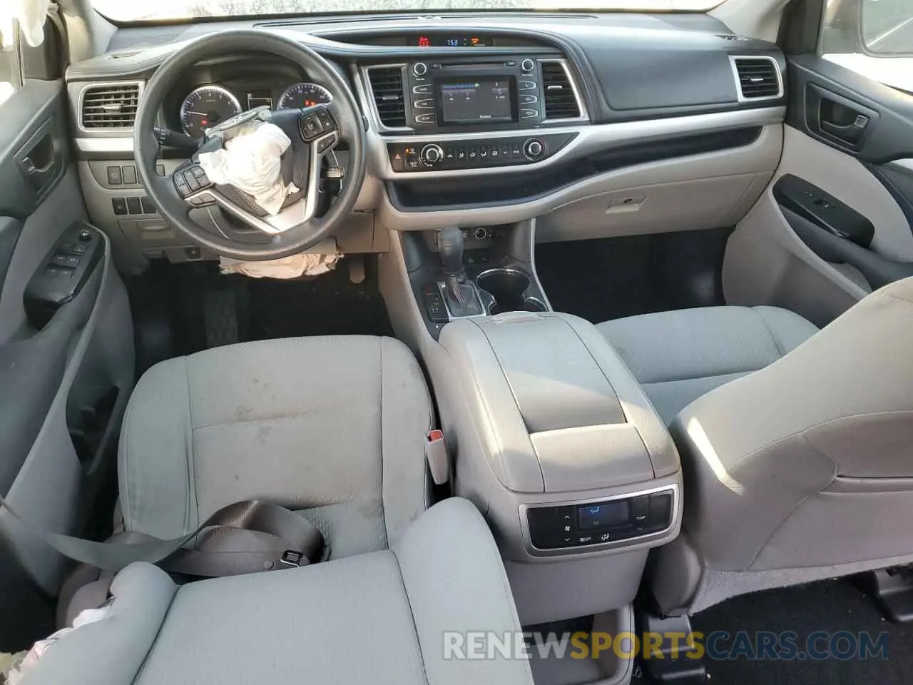 8 Photograph of a damaged car 5TDBZRFH6KS960357 TOYOTA HIGHLANDER 2019