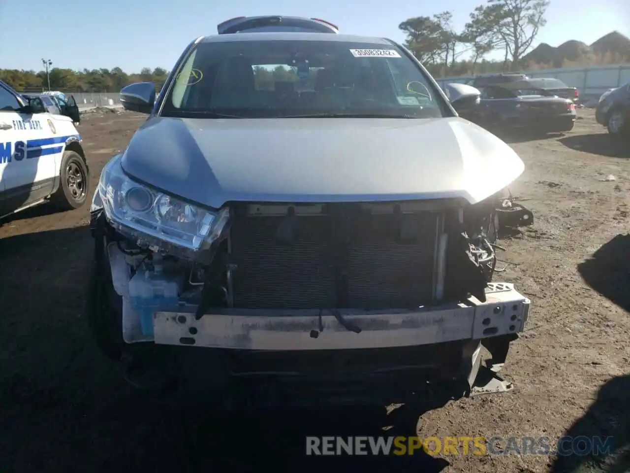 9 Photograph of a damaged car 5TDBZRFH6KS962352 TOYOTA HIGHLANDER 2019