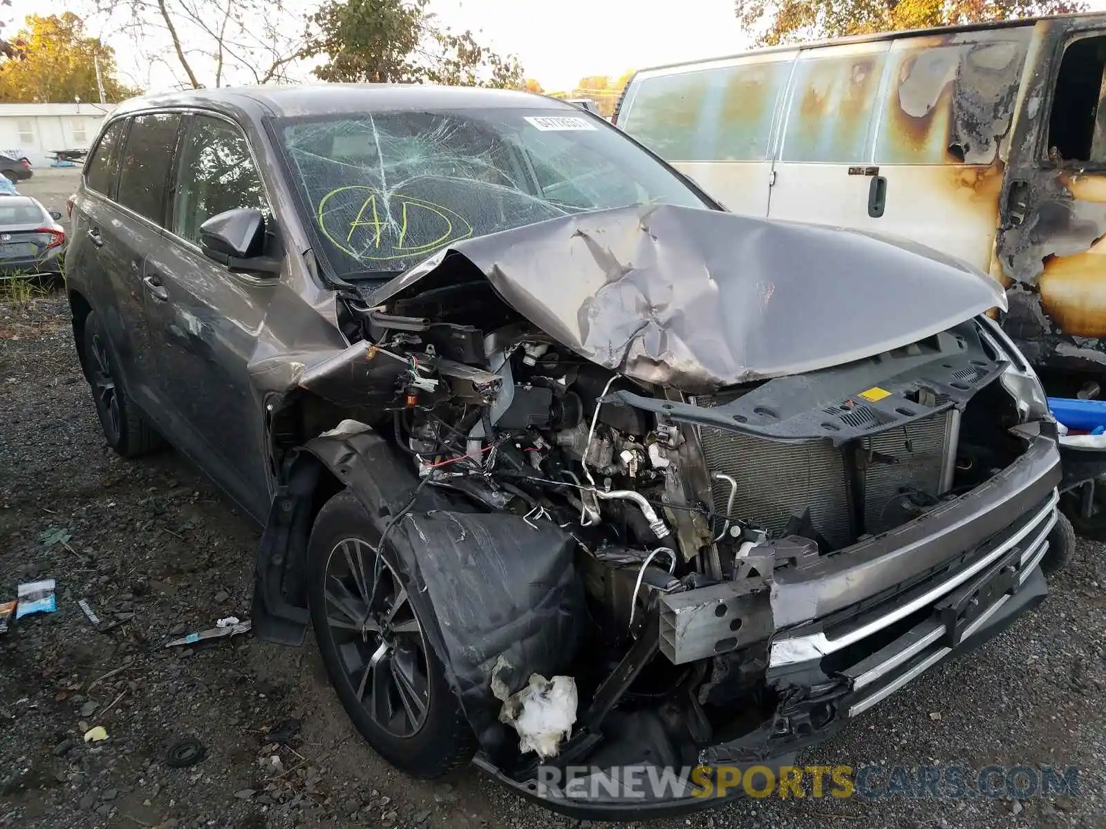 1 Photograph of a damaged car 5TDBZRFH6KS970287 TOYOTA HIGHLANDER 2019