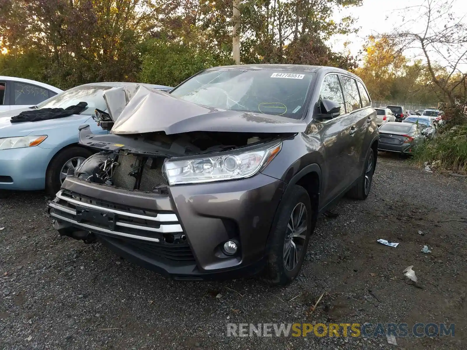 2 Photograph of a damaged car 5TDBZRFH6KS970287 TOYOTA HIGHLANDER 2019