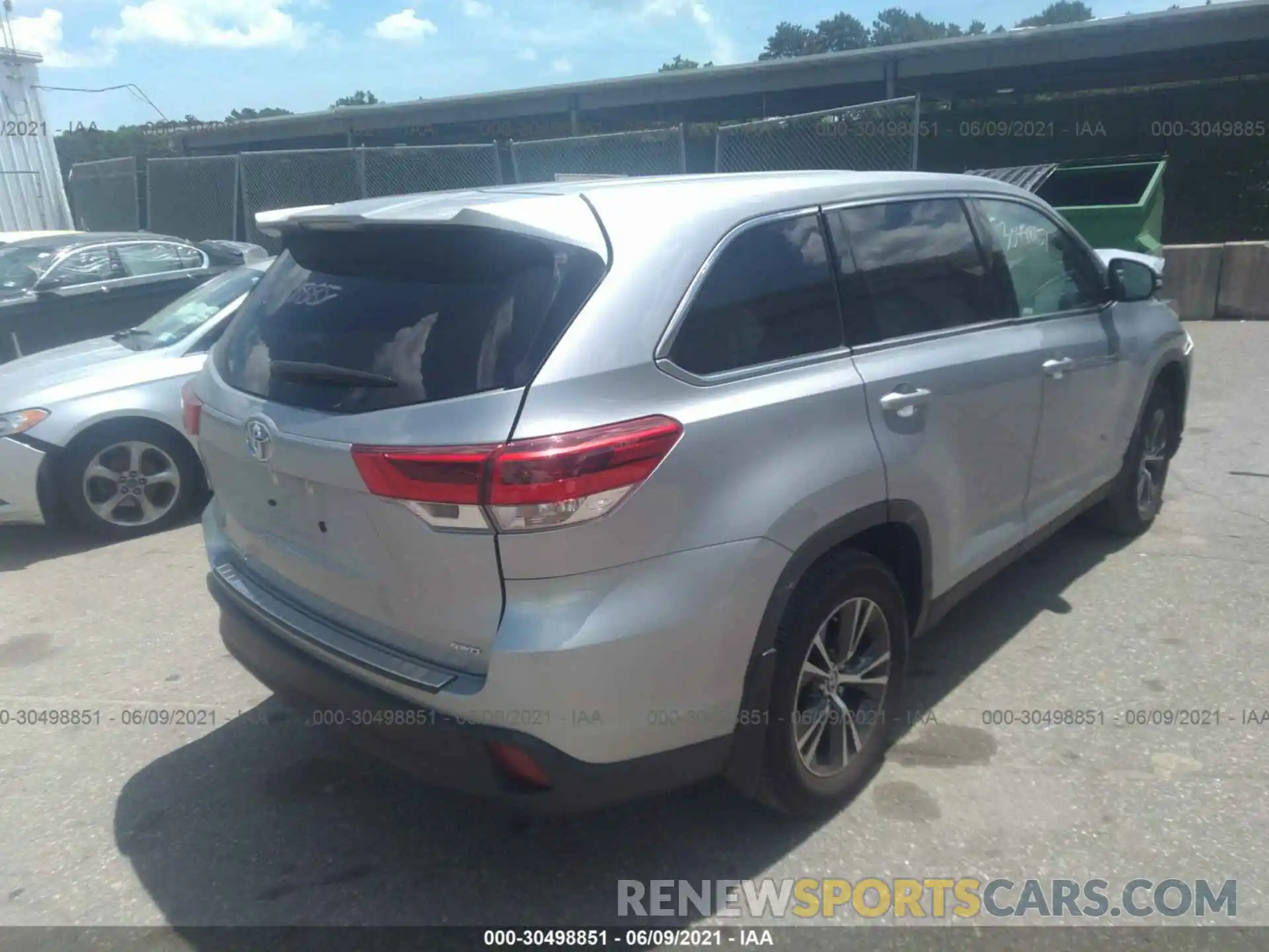 4 Photograph of a damaged car 5TDBZRFH7KS721481 TOYOTA HIGHLANDER 2019