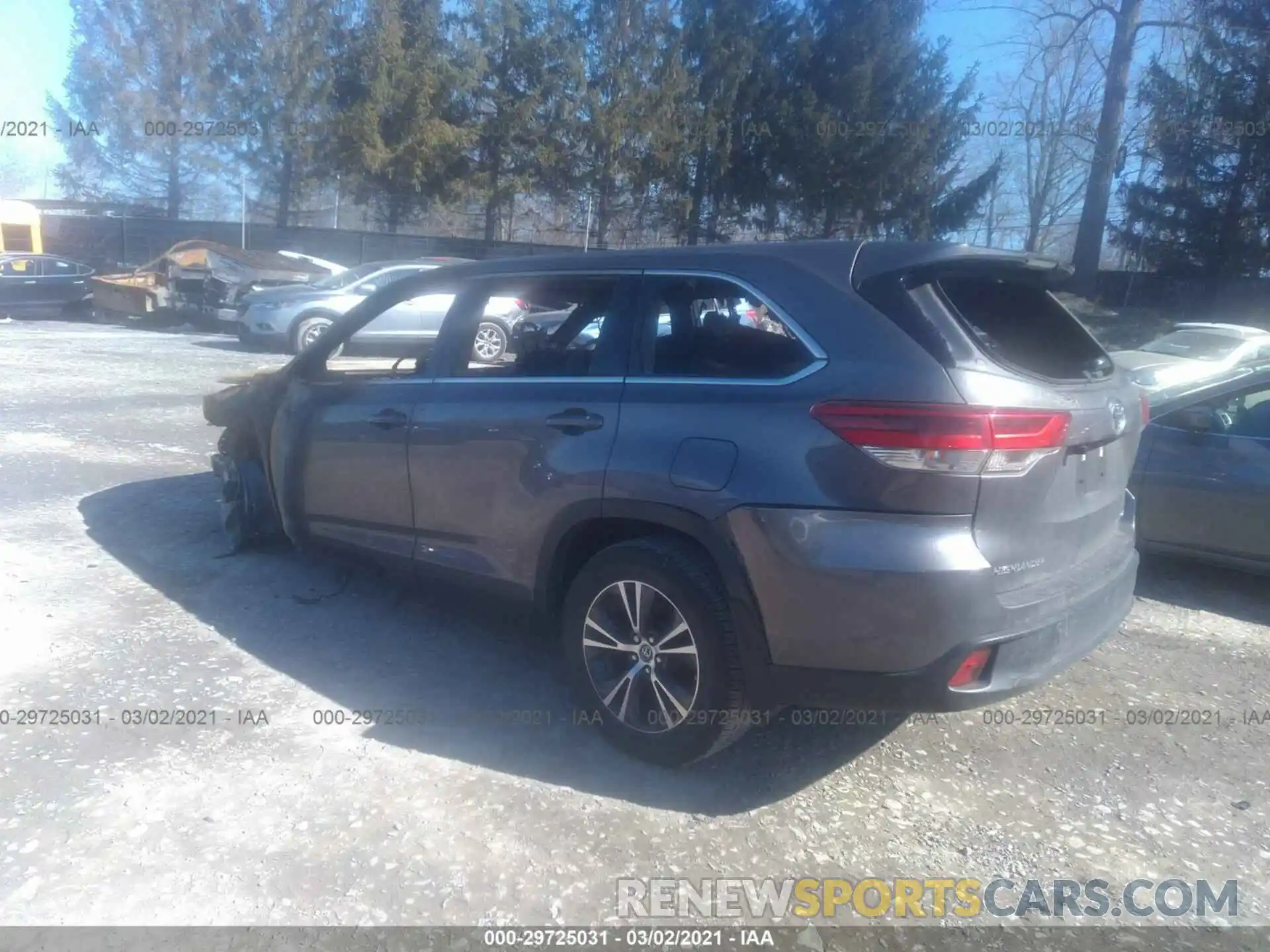 3 Photograph of a damaged car 5TDBZRFH7KS723148 TOYOTA HIGHLANDER 2019