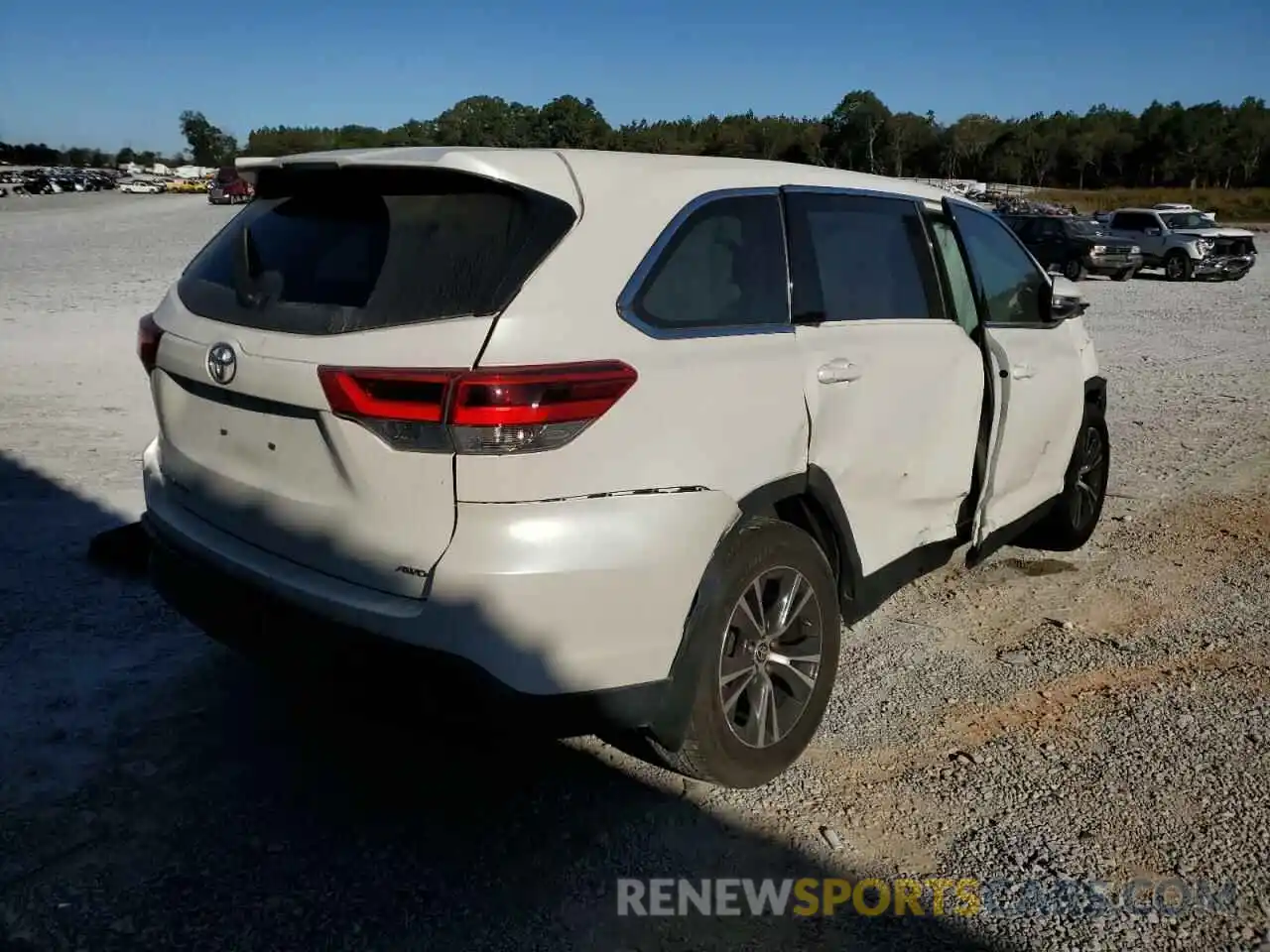 4 Photograph of a damaged car 5TDBZRFH7KS742458 TOYOTA HIGHLANDER 2019