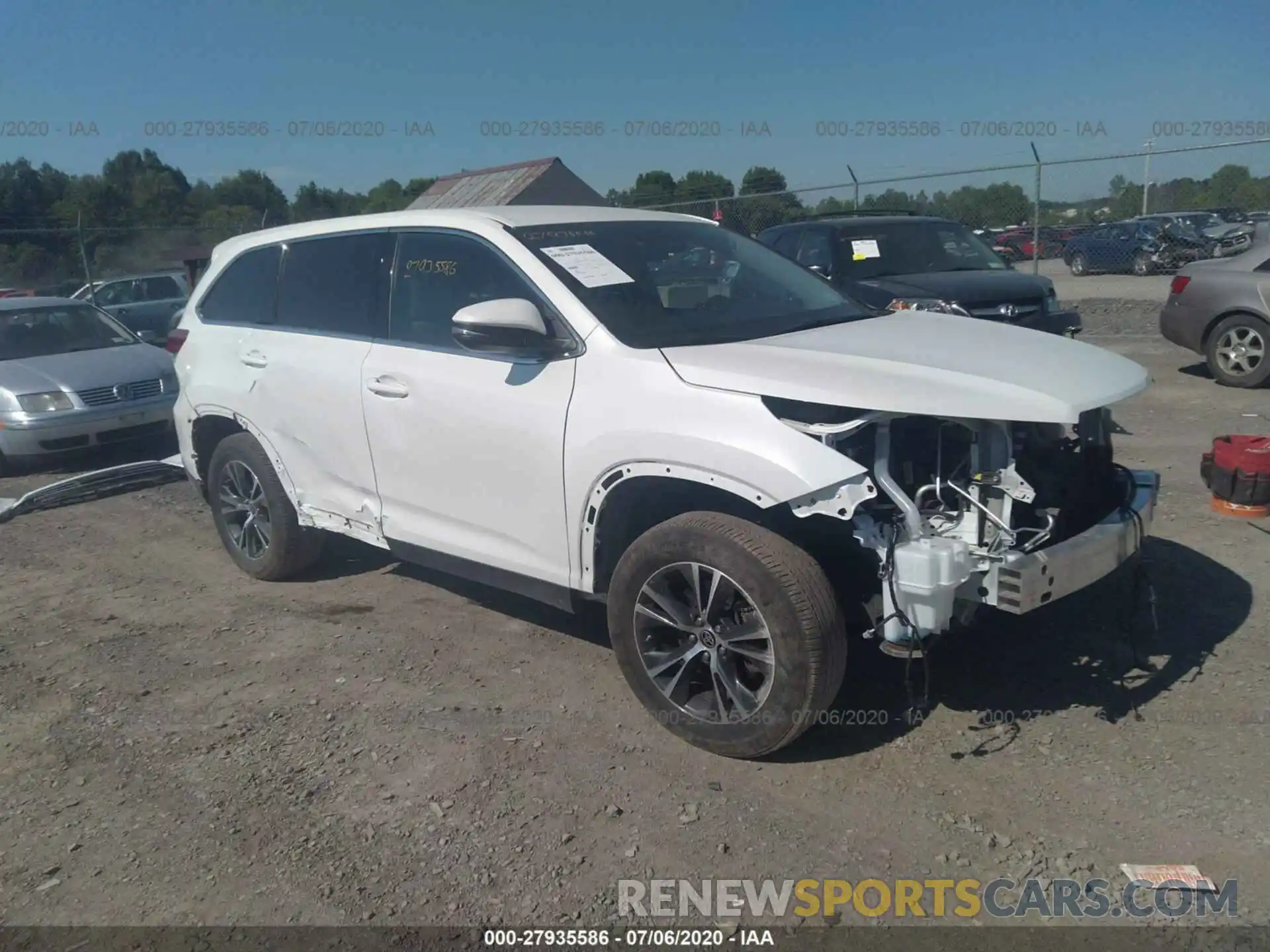 1 Photograph of a damaged car 5TDBZRFH7KS744307 TOYOTA HIGHLANDER 2019