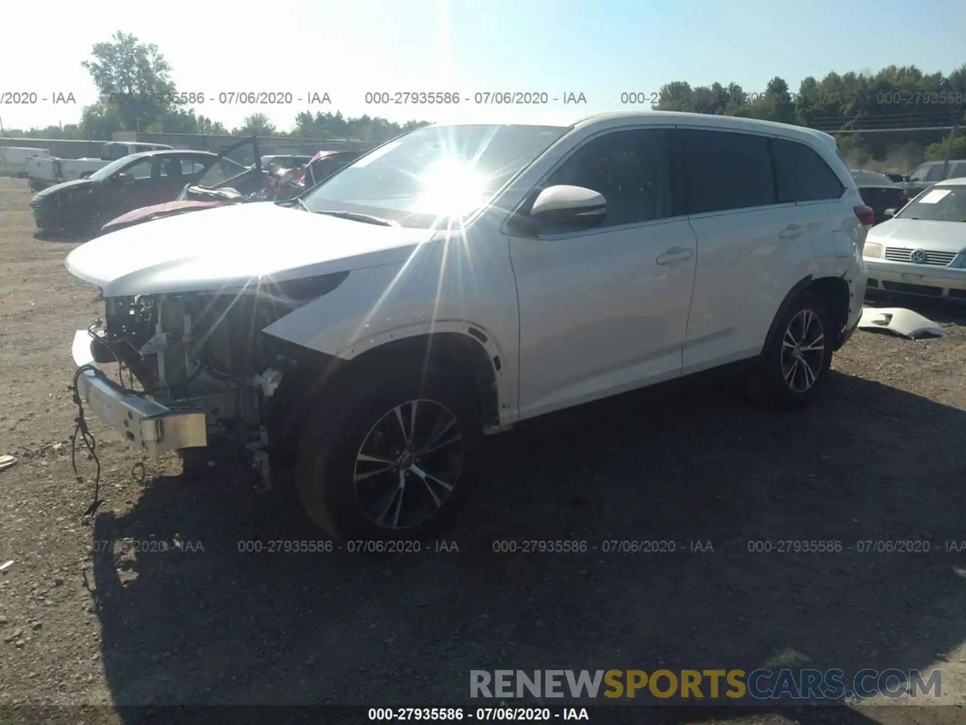 2 Photograph of a damaged car 5TDBZRFH7KS744307 TOYOTA HIGHLANDER 2019