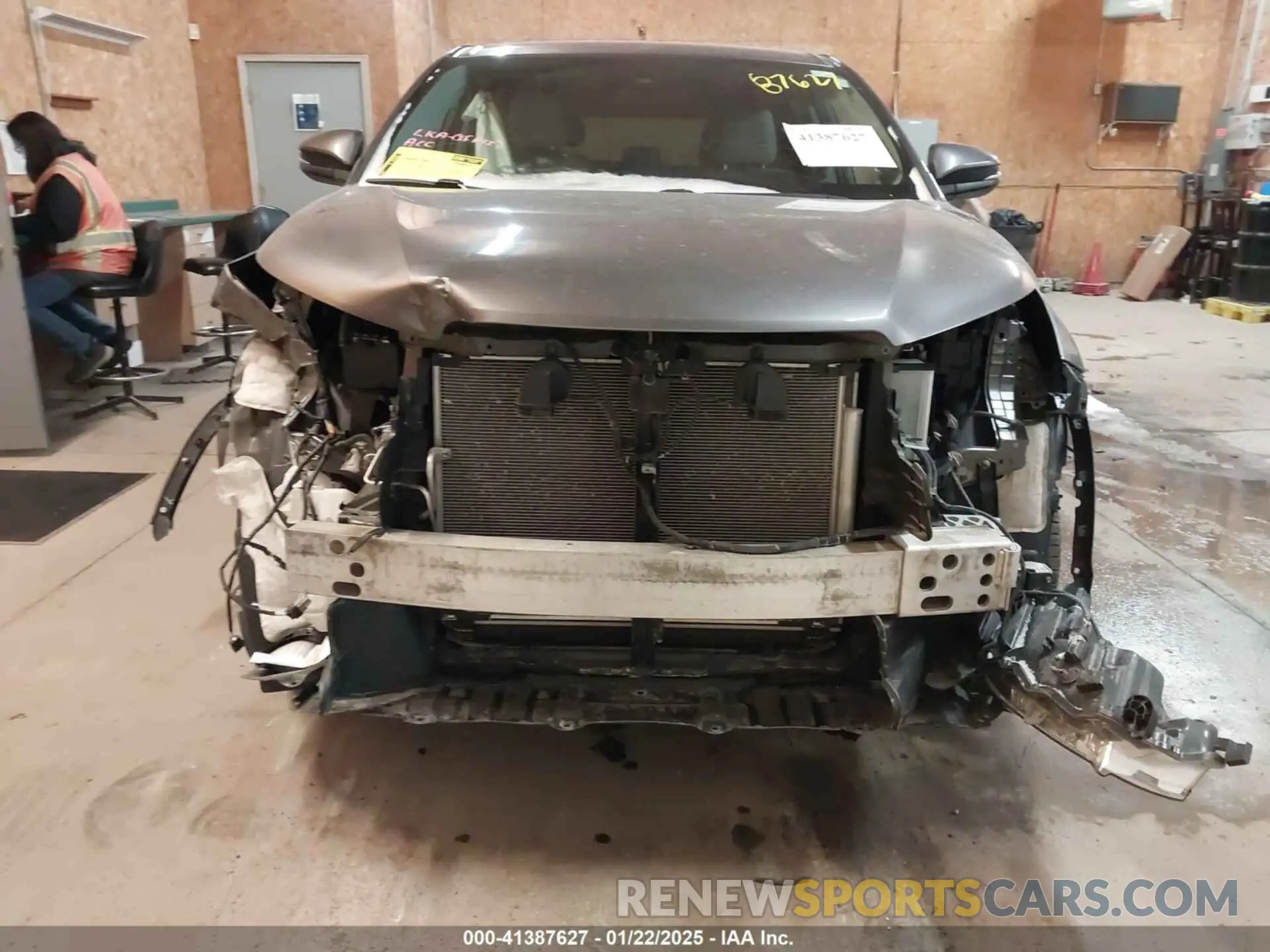 13 Photograph of a damaged car 5TDBZRFH7KS922457 TOYOTA HIGHLANDER 2019