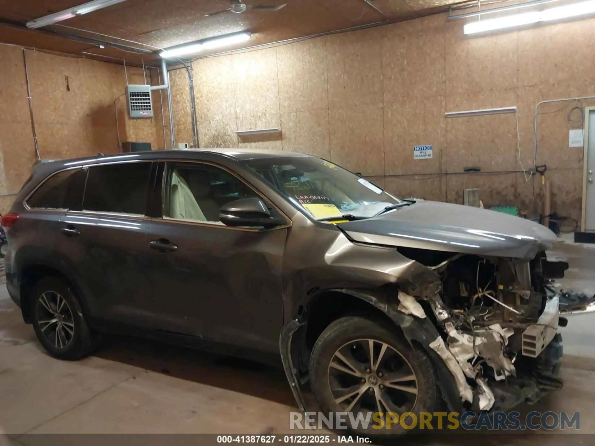 14 Photograph of a damaged car 5TDBZRFH7KS922457 TOYOTA HIGHLANDER 2019