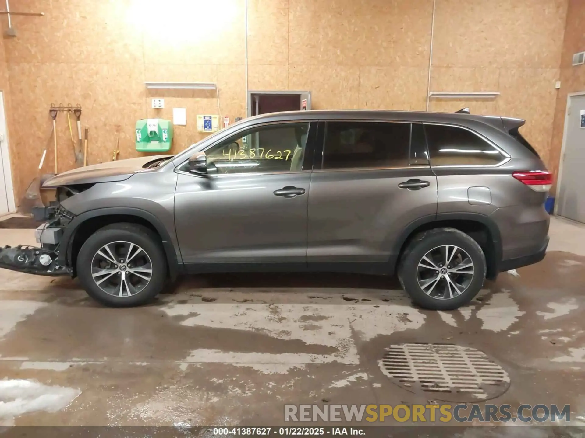 15 Photograph of a damaged car 5TDBZRFH7KS922457 TOYOTA HIGHLANDER 2019