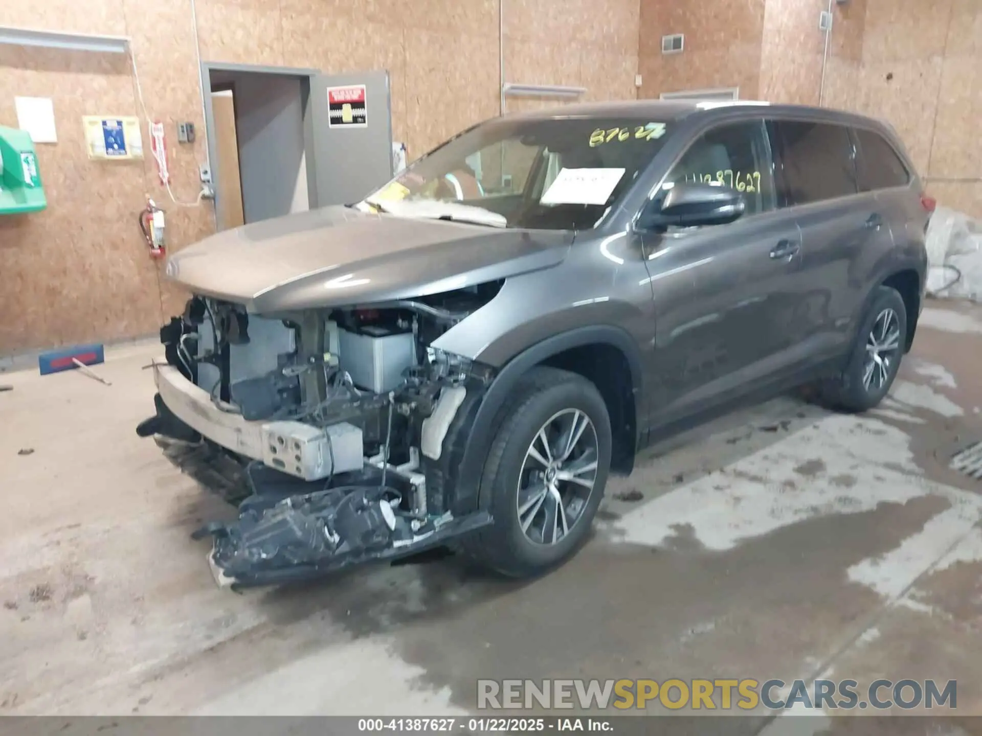 2 Photograph of a damaged car 5TDBZRFH7KS922457 TOYOTA HIGHLANDER 2019