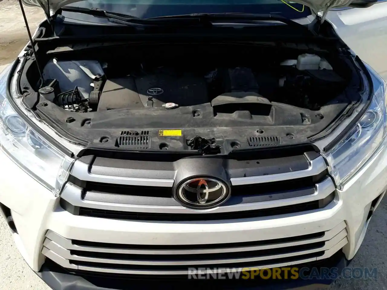 7 Photograph of a damaged car 5TDBZRFH7KS924905 TOYOTA HIGHLANDER 2019