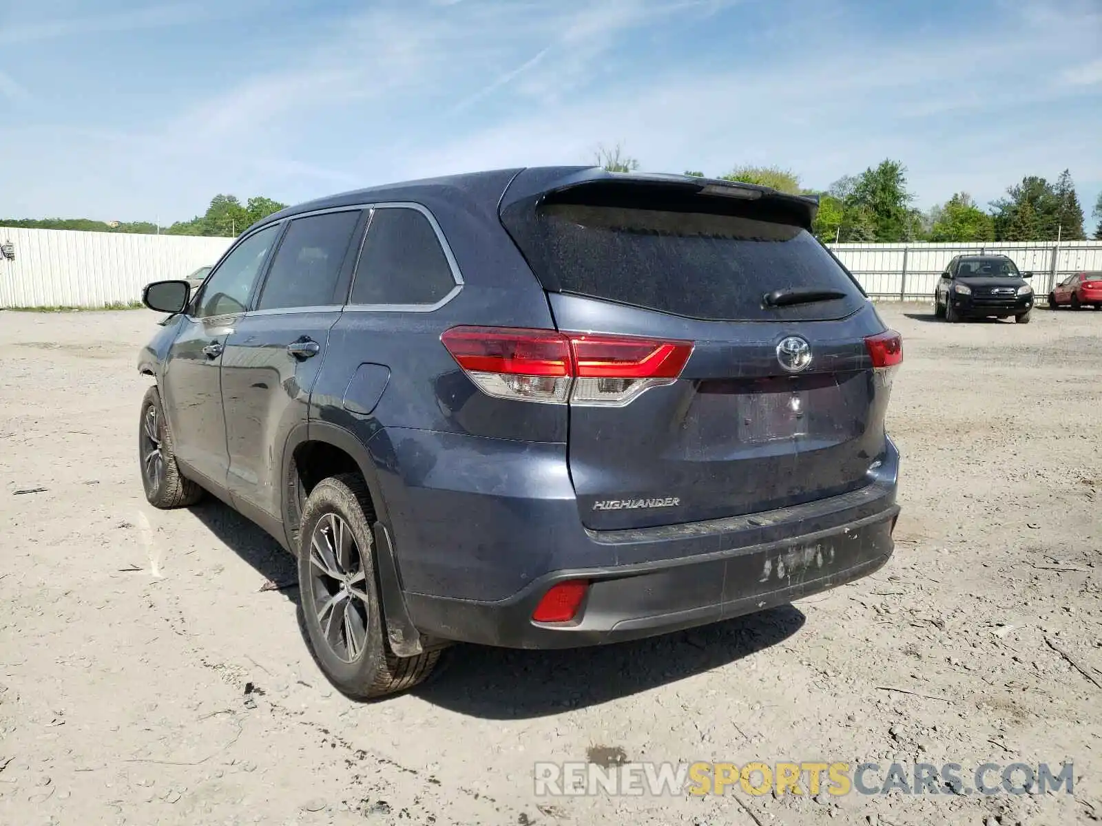 3 Photograph of a damaged car 5TDBZRFH7KS931160 TOYOTA HIGHLANDER 2019