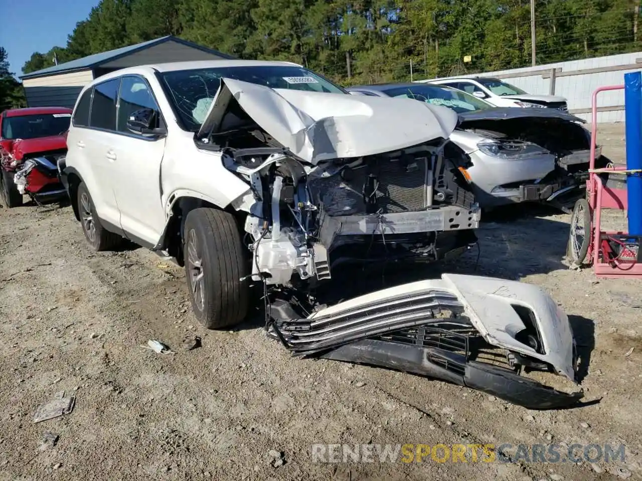 1 Photograph of a damaged car 5TDBZRFH7KS933278 TOYOTA HIGHLANDER 2019