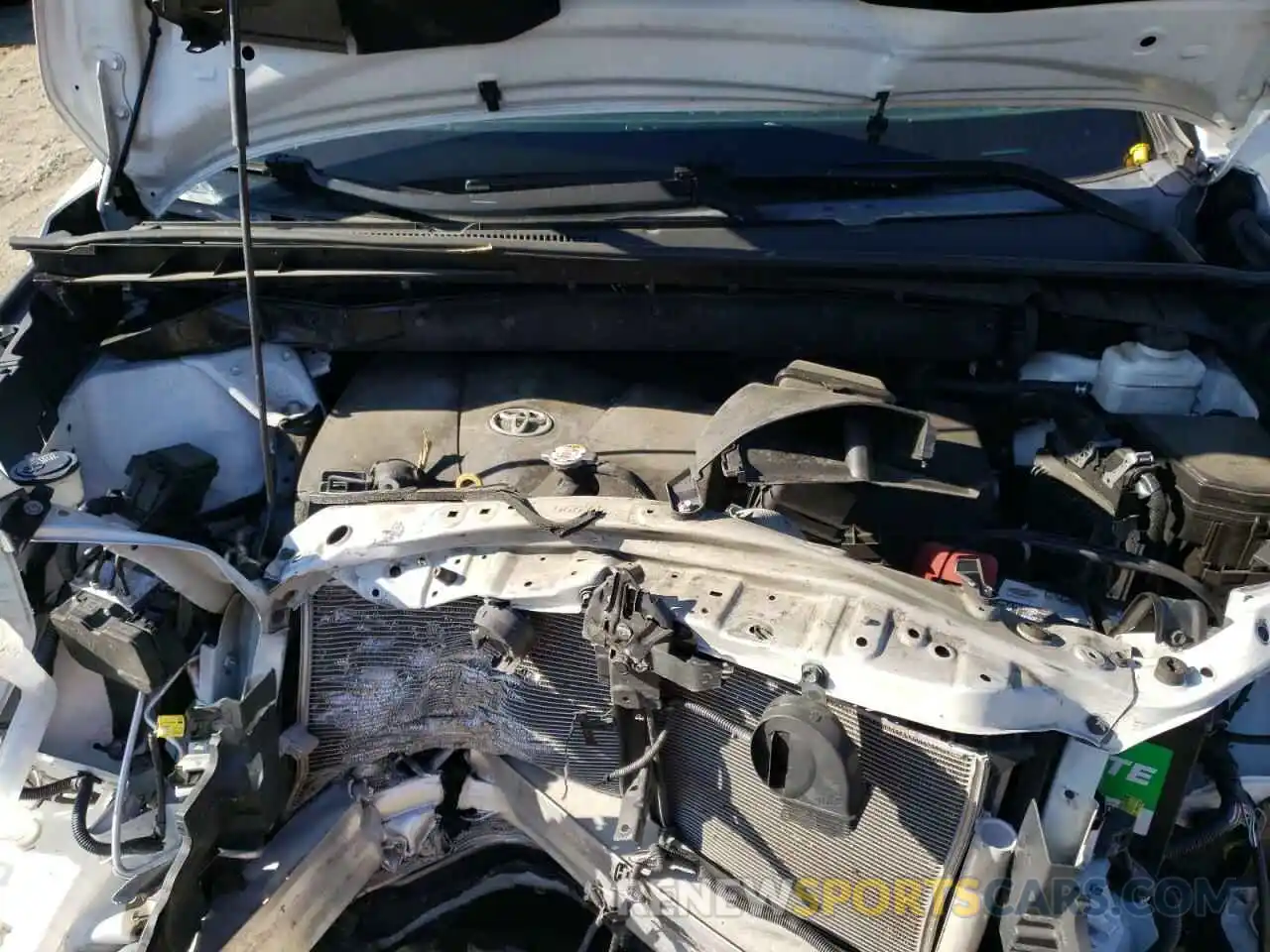 7 Photograph of a damaged car 5TDBZRFH7KS933278 TOYOTA HIGHLANDER 2019