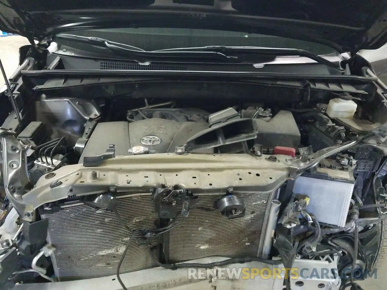 7 Photograph of a damaged car 5TDBZRFH7KS933362 TOYOTA HIGHLANDER 2019