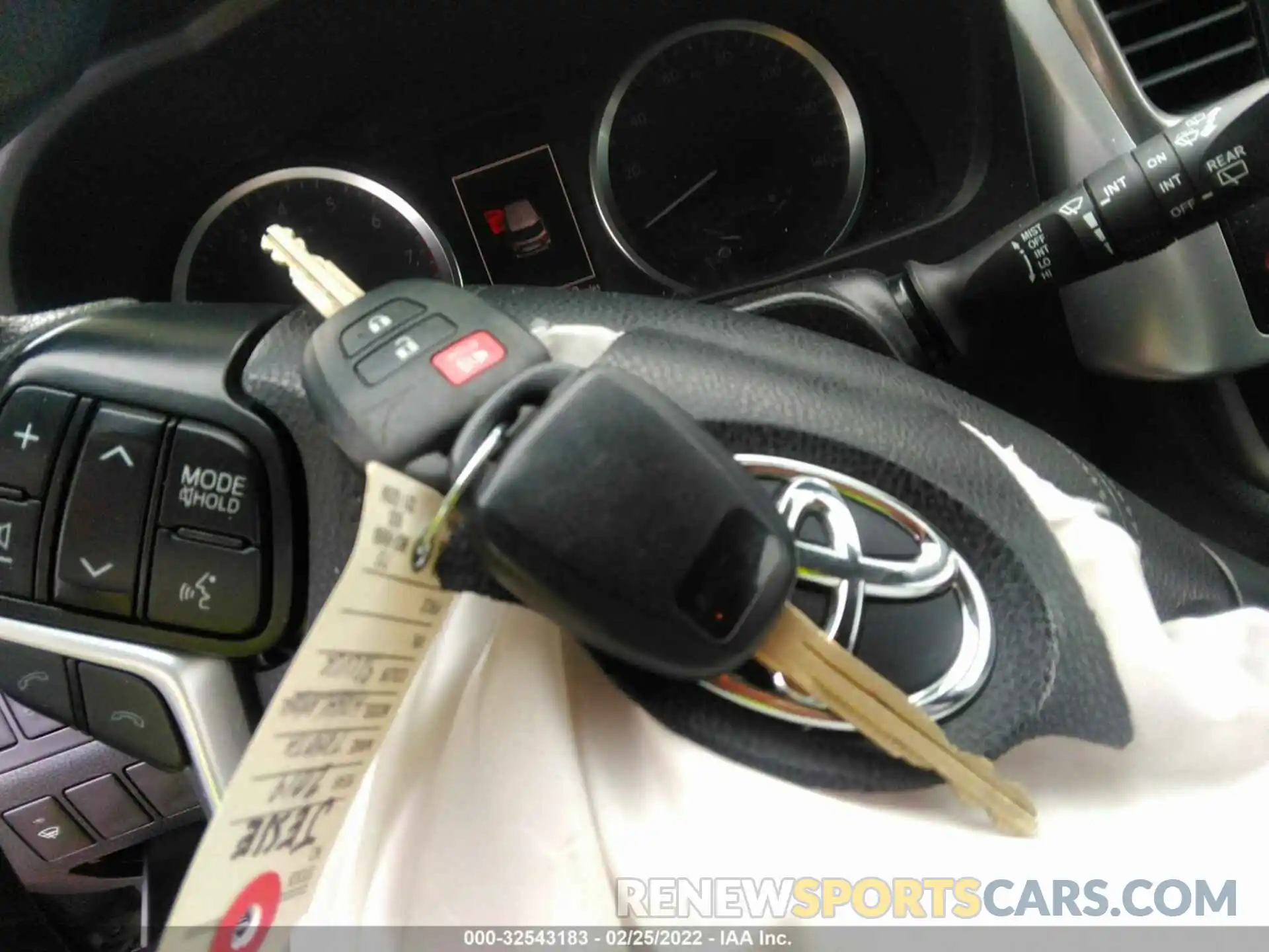 11 Photograph of a damaged car 5TDBZRFH7KS938318 TOYOTA HIGHLANDER 2019