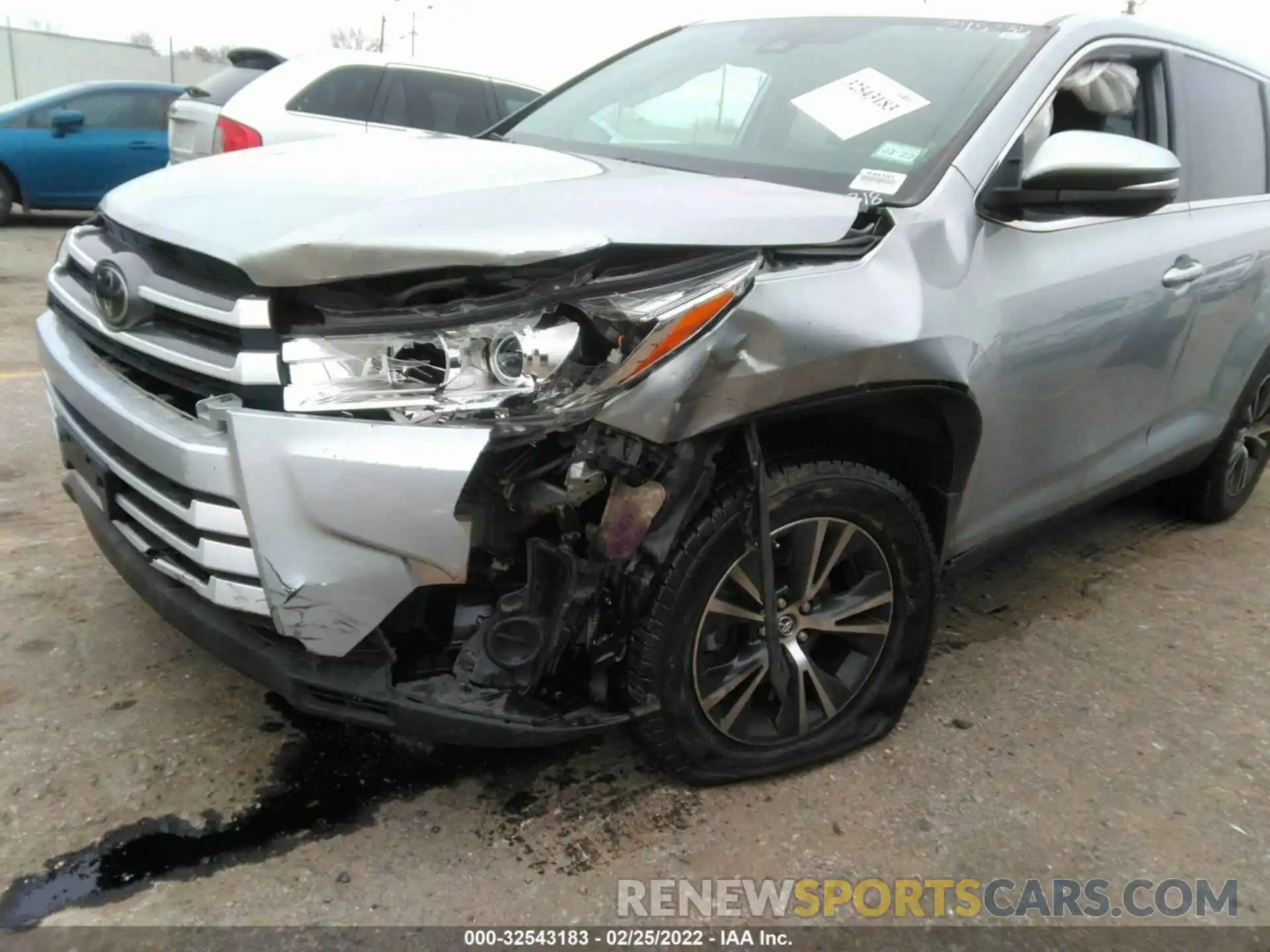 6 Photograph of a damaged car 5TDBZRFH7KS938318 TOYOTA HIGHLANDER 2019