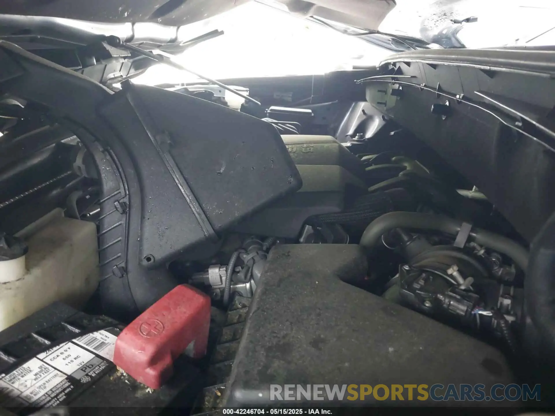 10 Photograph of a damaged car 5TDBZRFH7KS952896 TOYOTA HIGHLANDER 2019