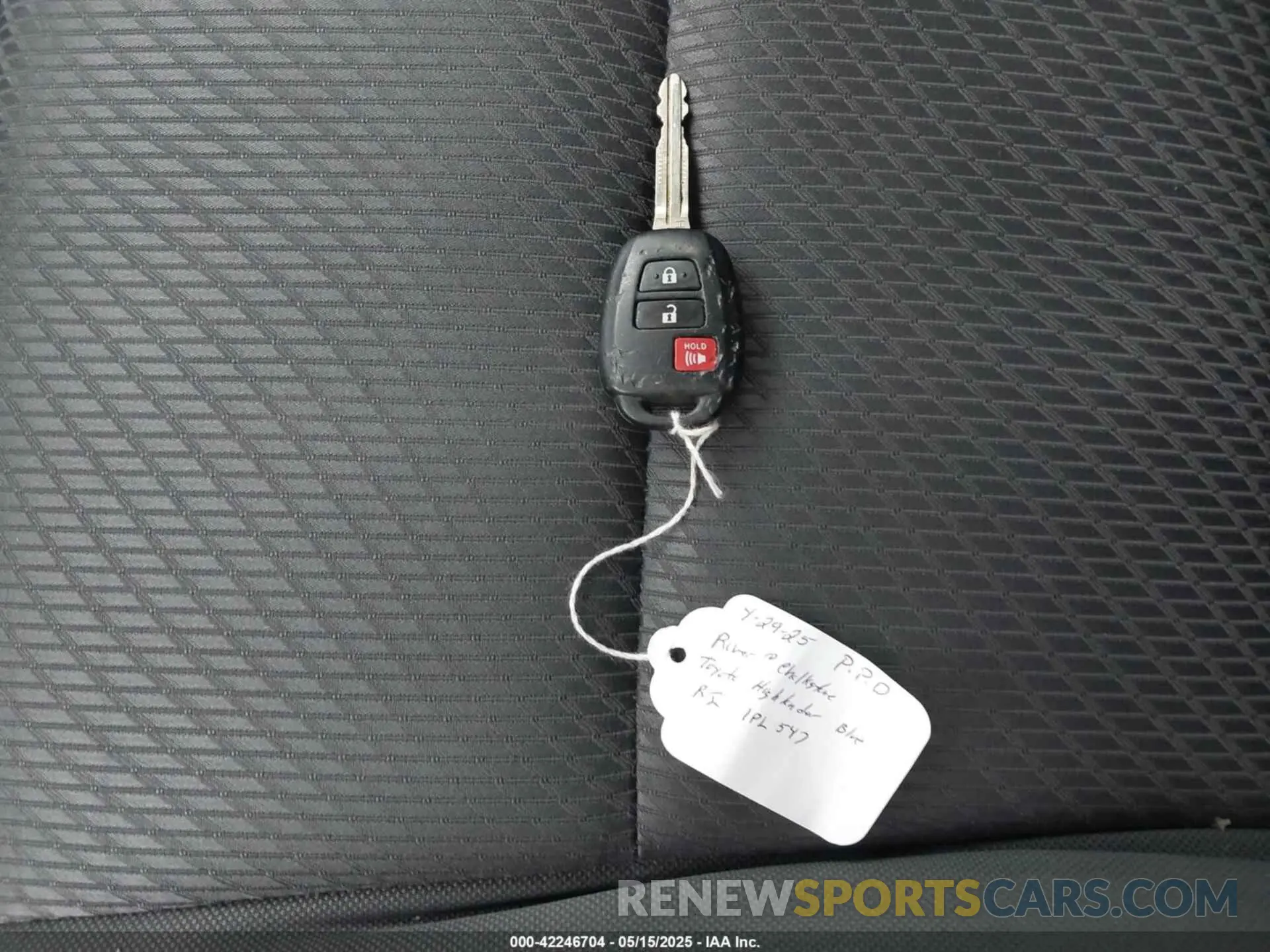 11 Photograph of a damaged car 5TDBZRFH7KS952896 TOYOTA HIGHLANDER 2019