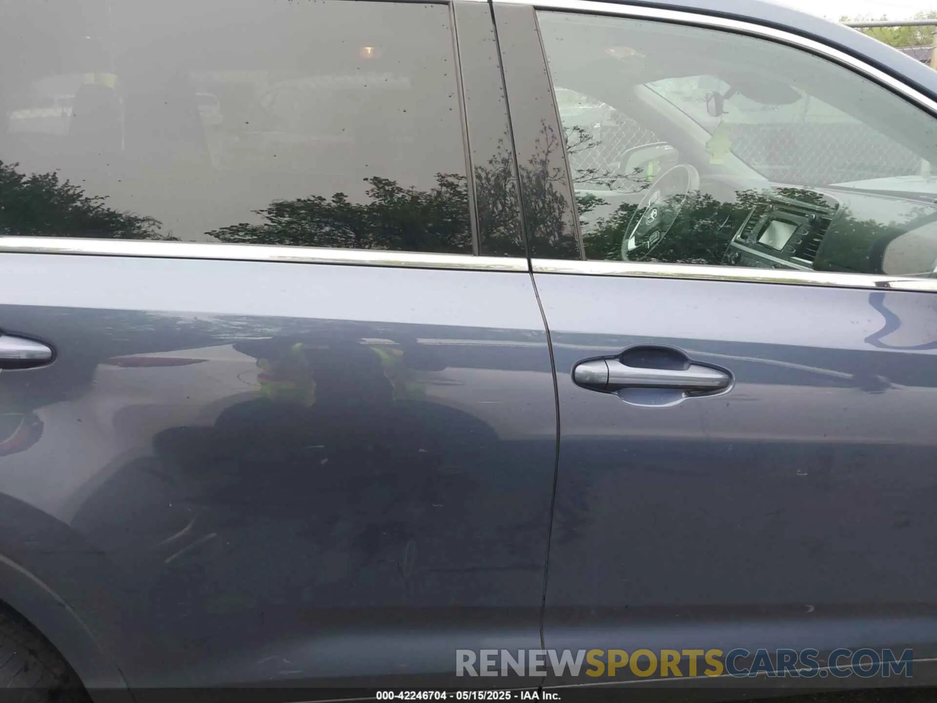 13 Photograph of a damaged car 5TDBZRFH7KS952896 TOYOTA HIGHLANDER 2019