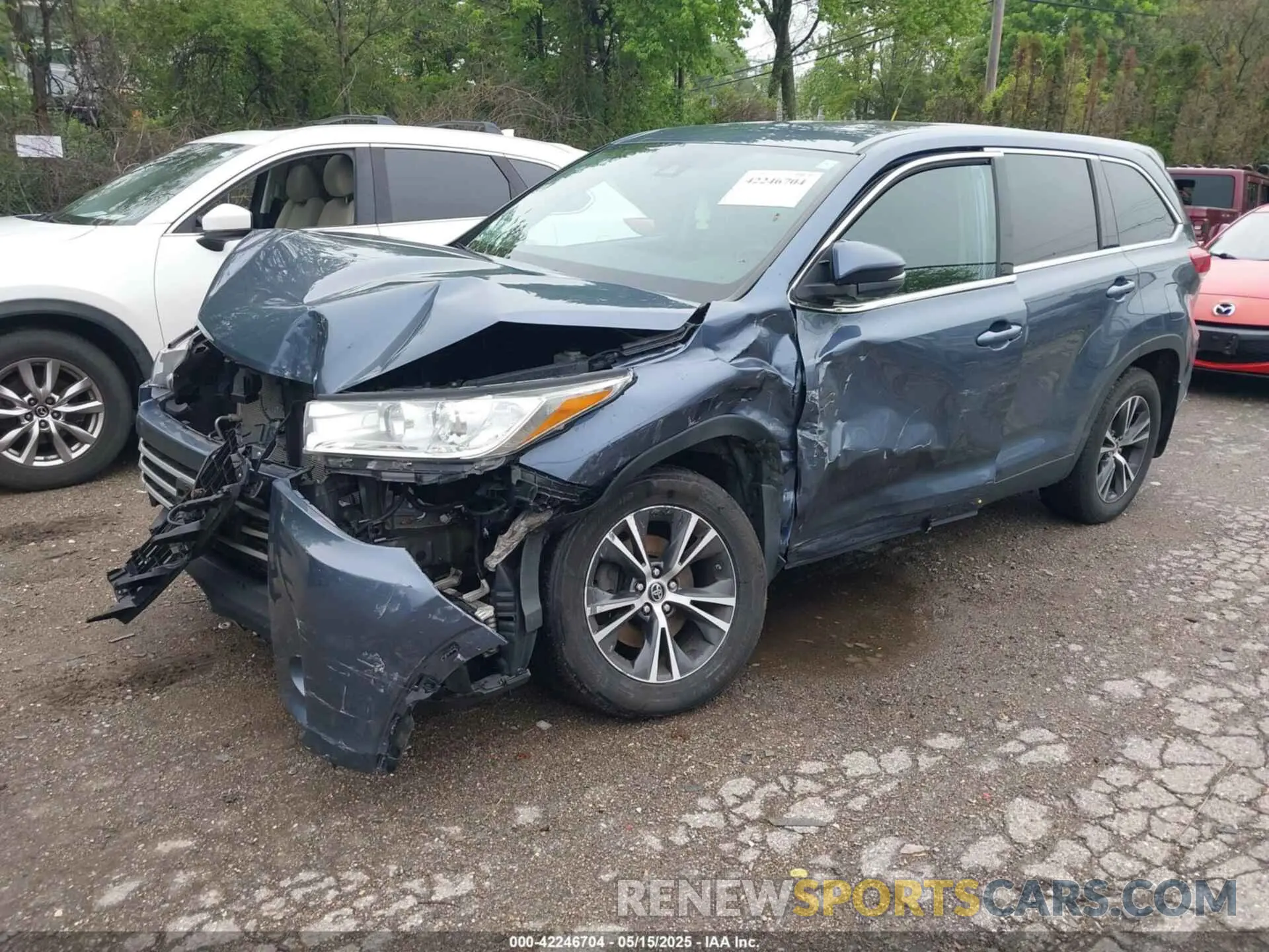 2 Photograph of a damaged car 5TDBZRFH7KS952896 TOYOTA HIGHLANDER 2019