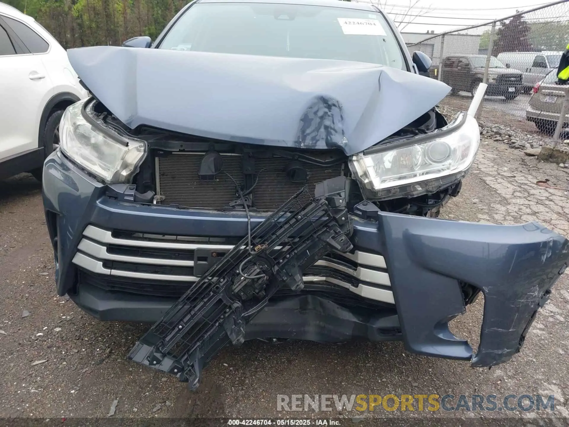 6 Photograph of a damaged car 5TDBZRFH7KS952896 TOYOTA HIGHLANDER 2019