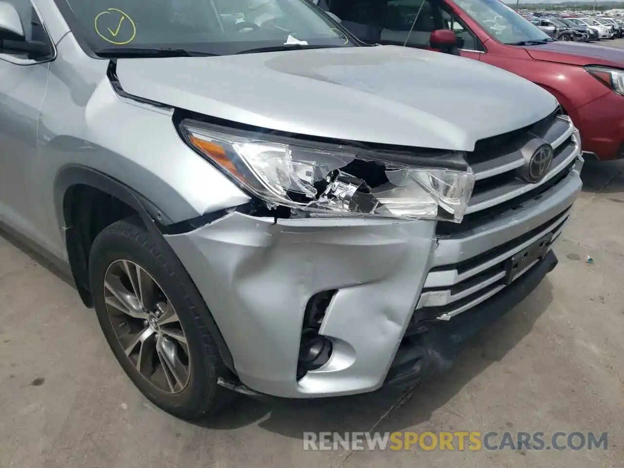 9 Photograph of a damaged car 5TDBZRFH7KS969665 TOYOTA HIGHLANDER 2019