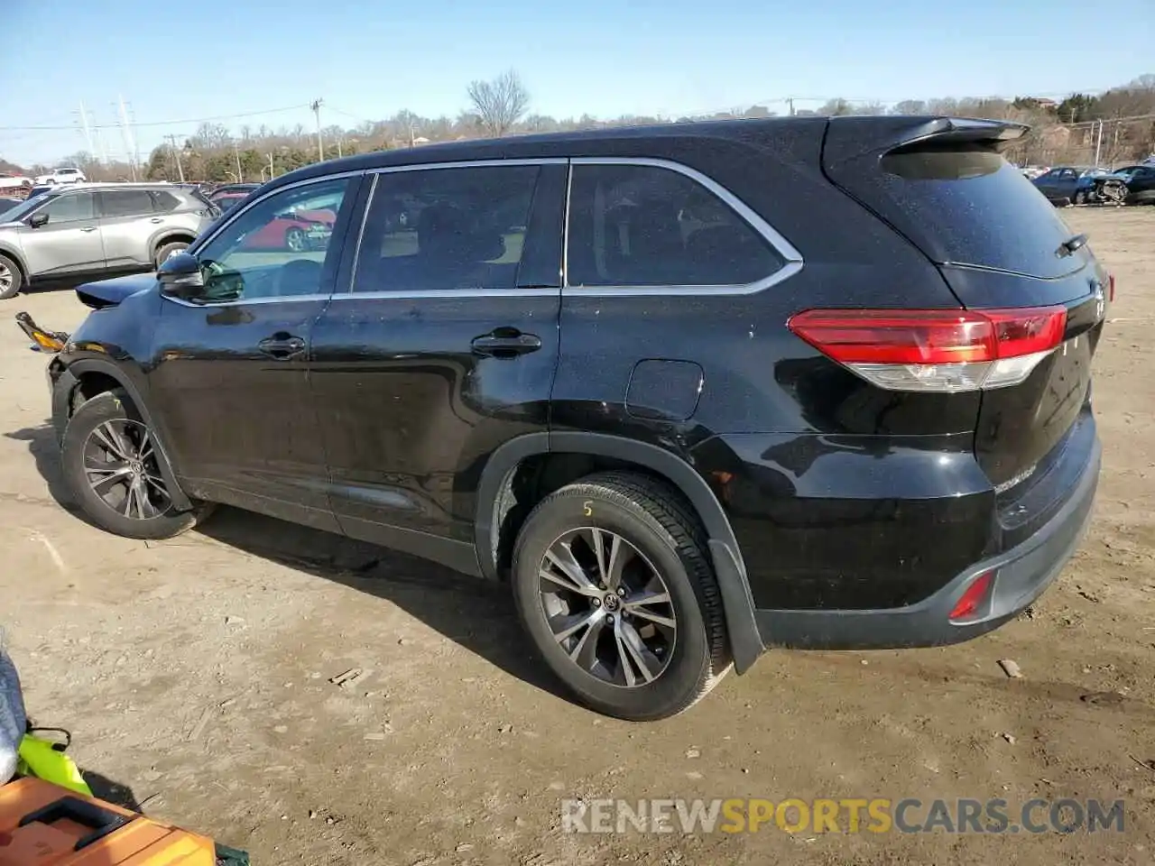 2 Photograph of a damaged car 5TDBZRFH7KS972727 TOYOTA HIGHLANDER 2019