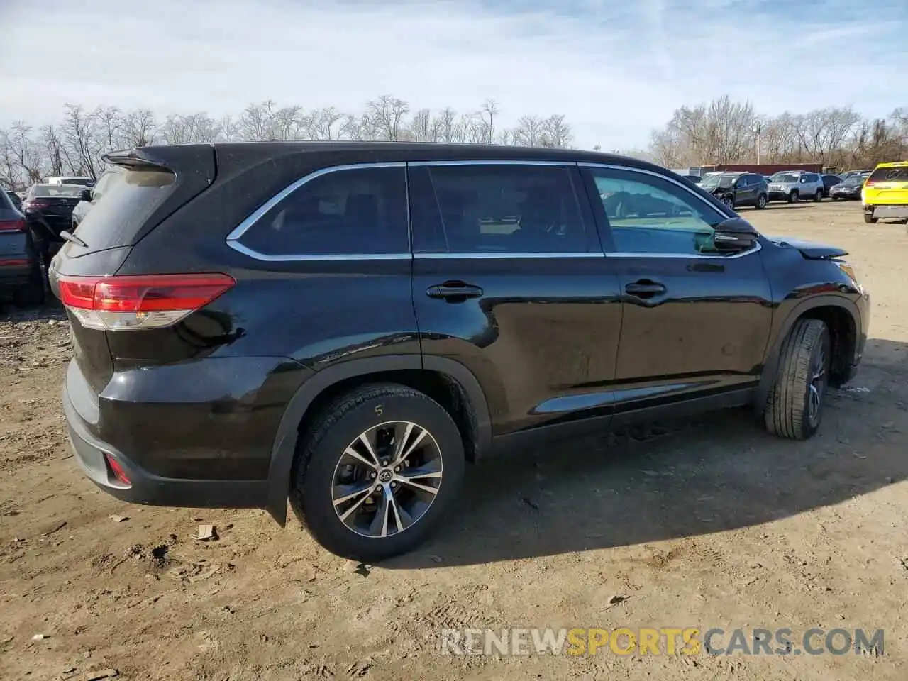 3 Photograph of a damaged car 5TDBZRFH7KS972727 TOYOTA HIGHLANDER 2019