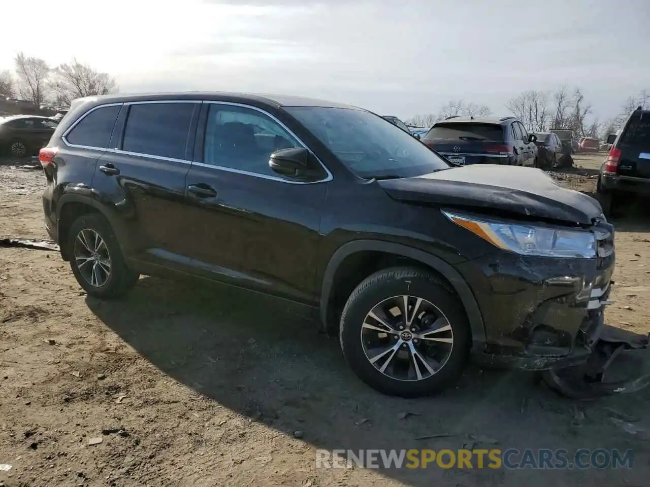 4 Photograph of a damaged car 5TDBZRFH7KS972727 TOYOTA HIGHLANDER 2019