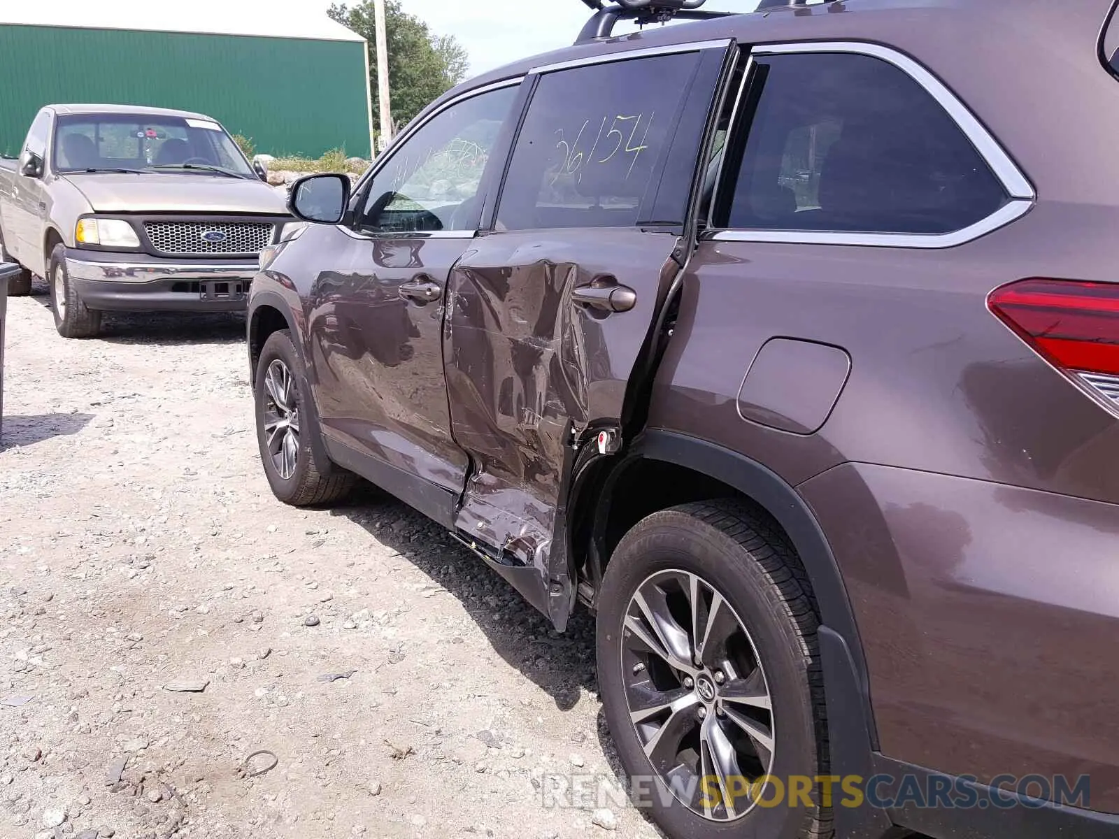 9 Photograph of a damaged car 5TDBZRFH7KS983422 TOYOTA HIGHLANDER 2019