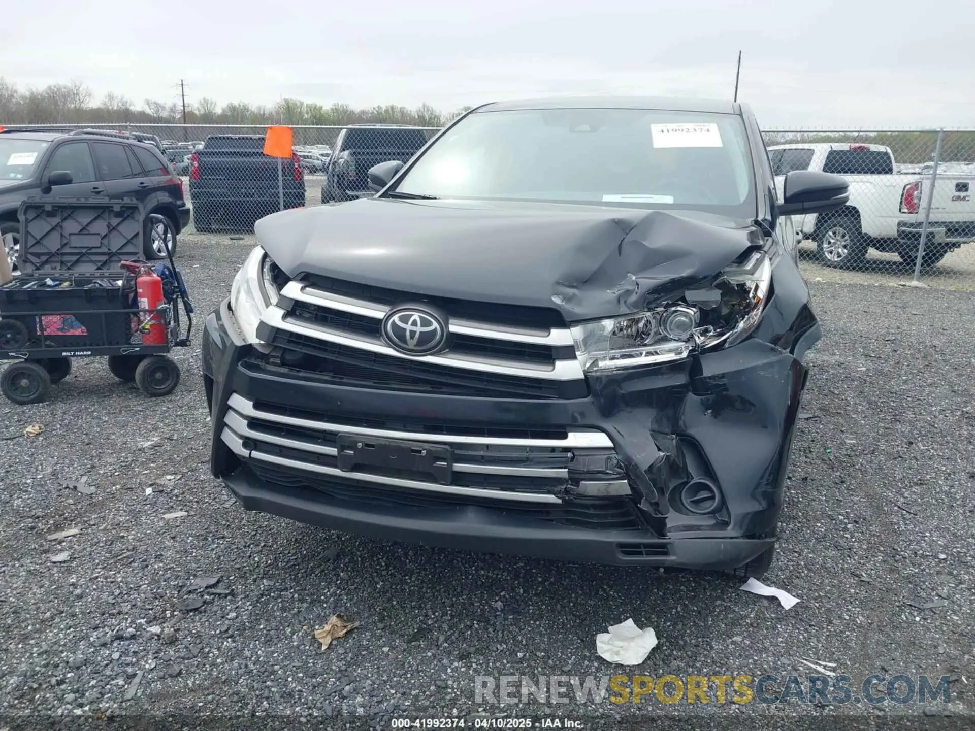 12 Photograph of a damaged car 5TDBZRFH7KS994632 TOYOTA HIGHLANDER 2019