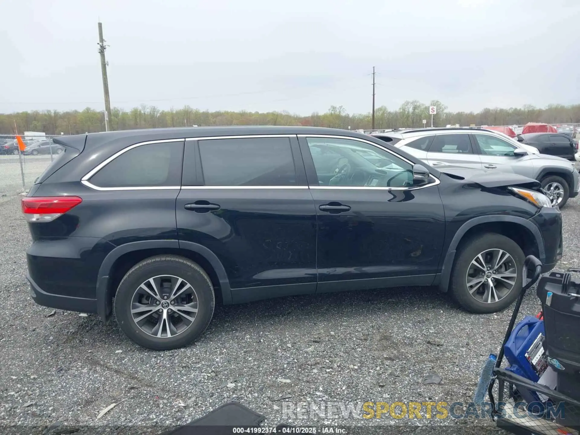 13 Photograph of a damaged car 5TDBZRFH7KS994632 TOYOTA HIGHLANDER 2019