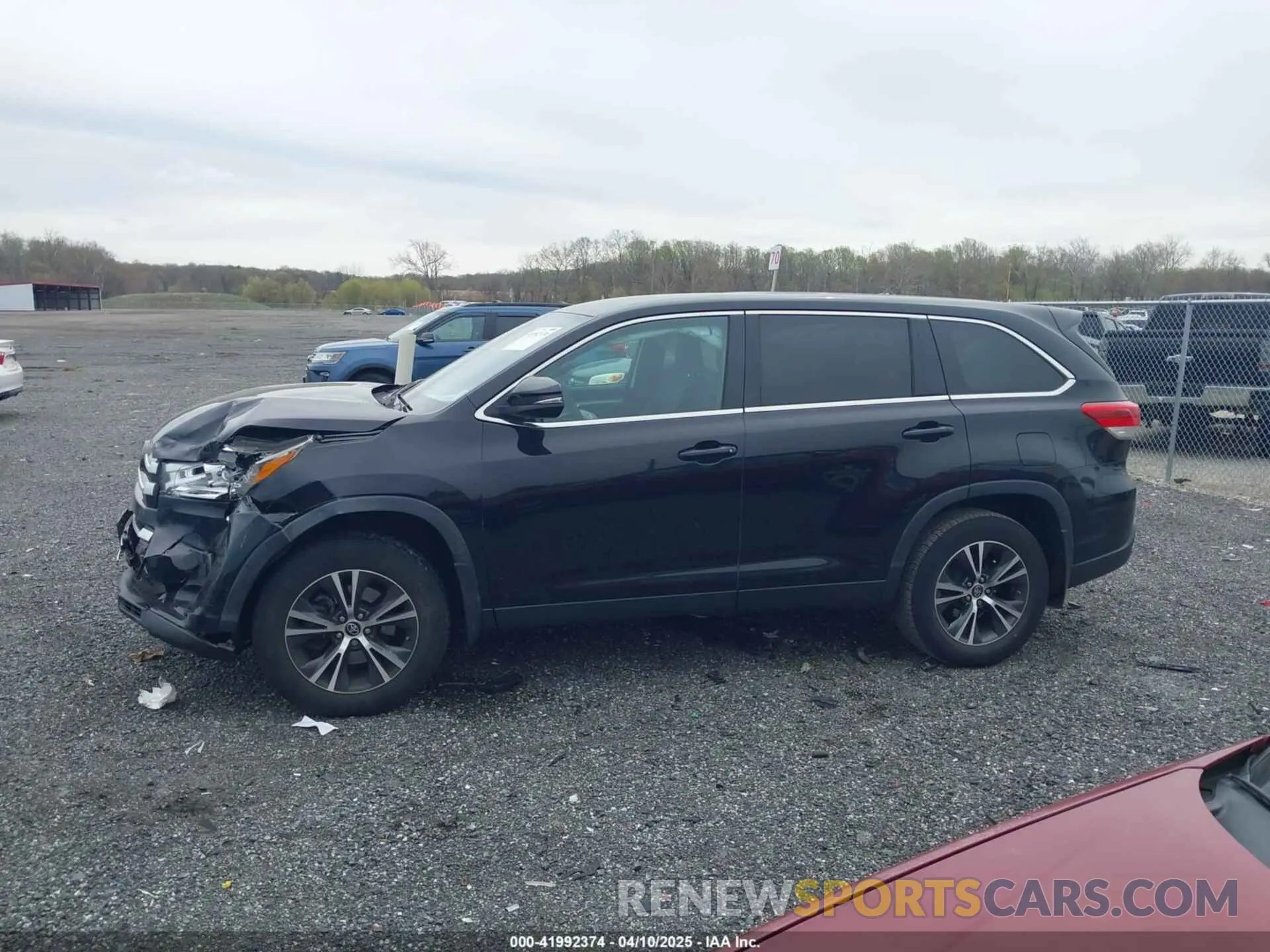 14 Photograph of a damaged car 5TDBZRFH7KS994632 TOYOTA HIGHLANDER 2019