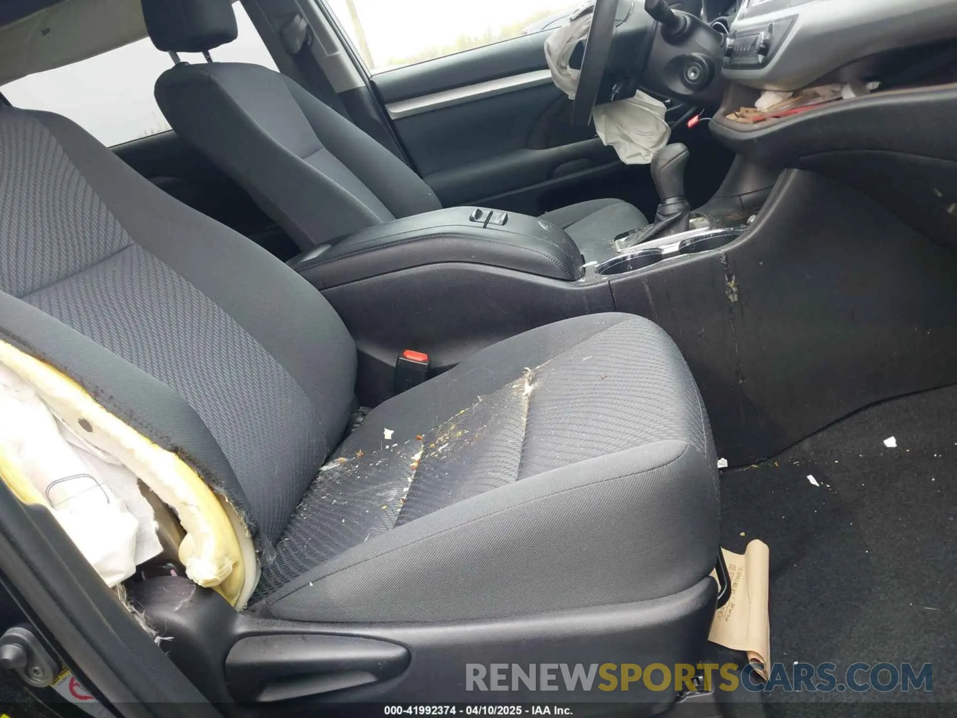 5 Photograph of a damaged car 5TDBZRFH7KS994632 TOYOTA HIGHLANDER 2019