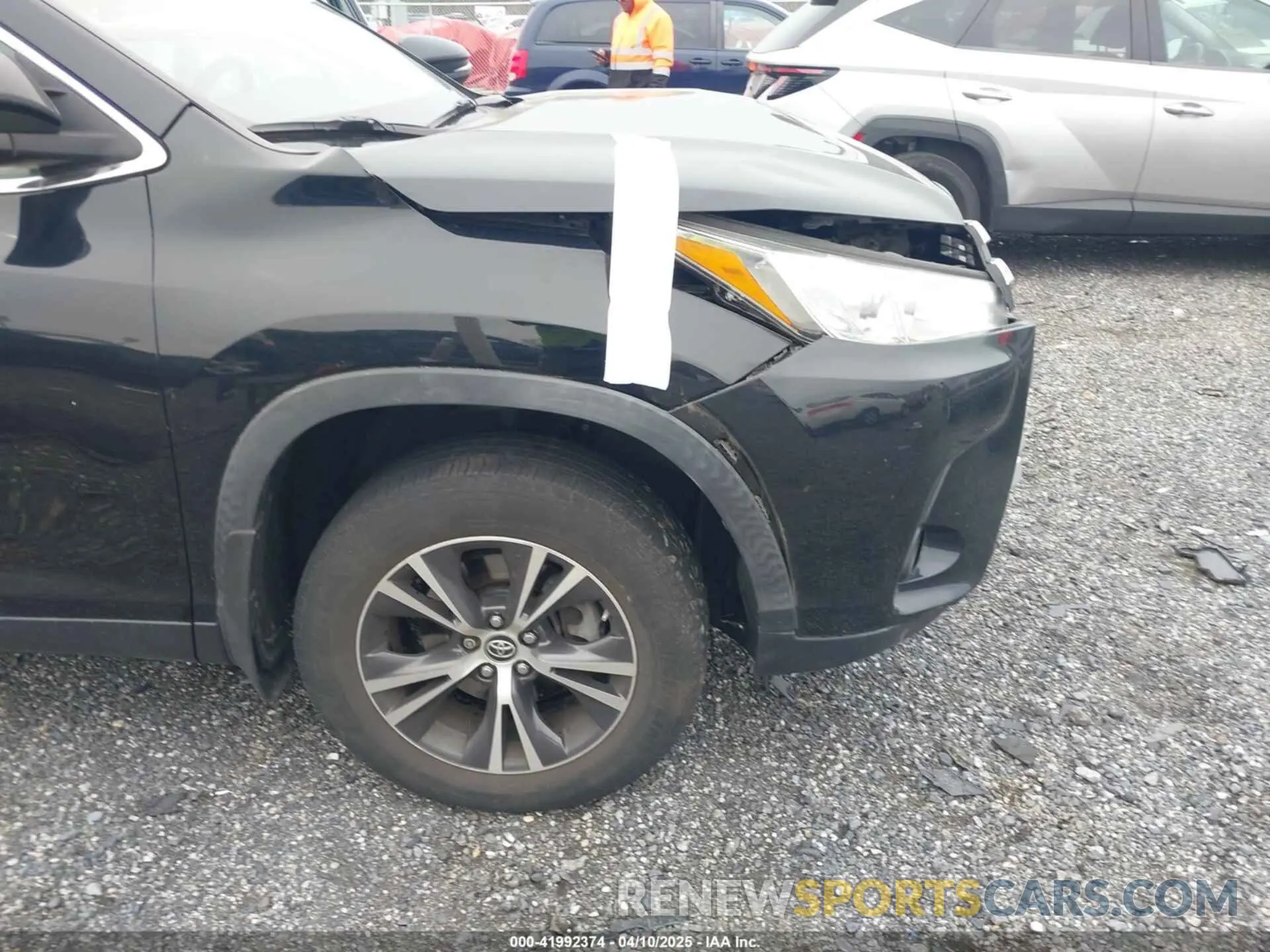 6 Photograph of a damaged car 5TDBZRFH7KS994632 TOYOTA HIGHLANDER 2019