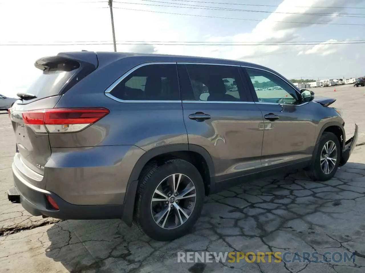 3 Photograph of a damaged car 5TDBZRFH7KS999815 TOYOTA HIGHLANDER 2019