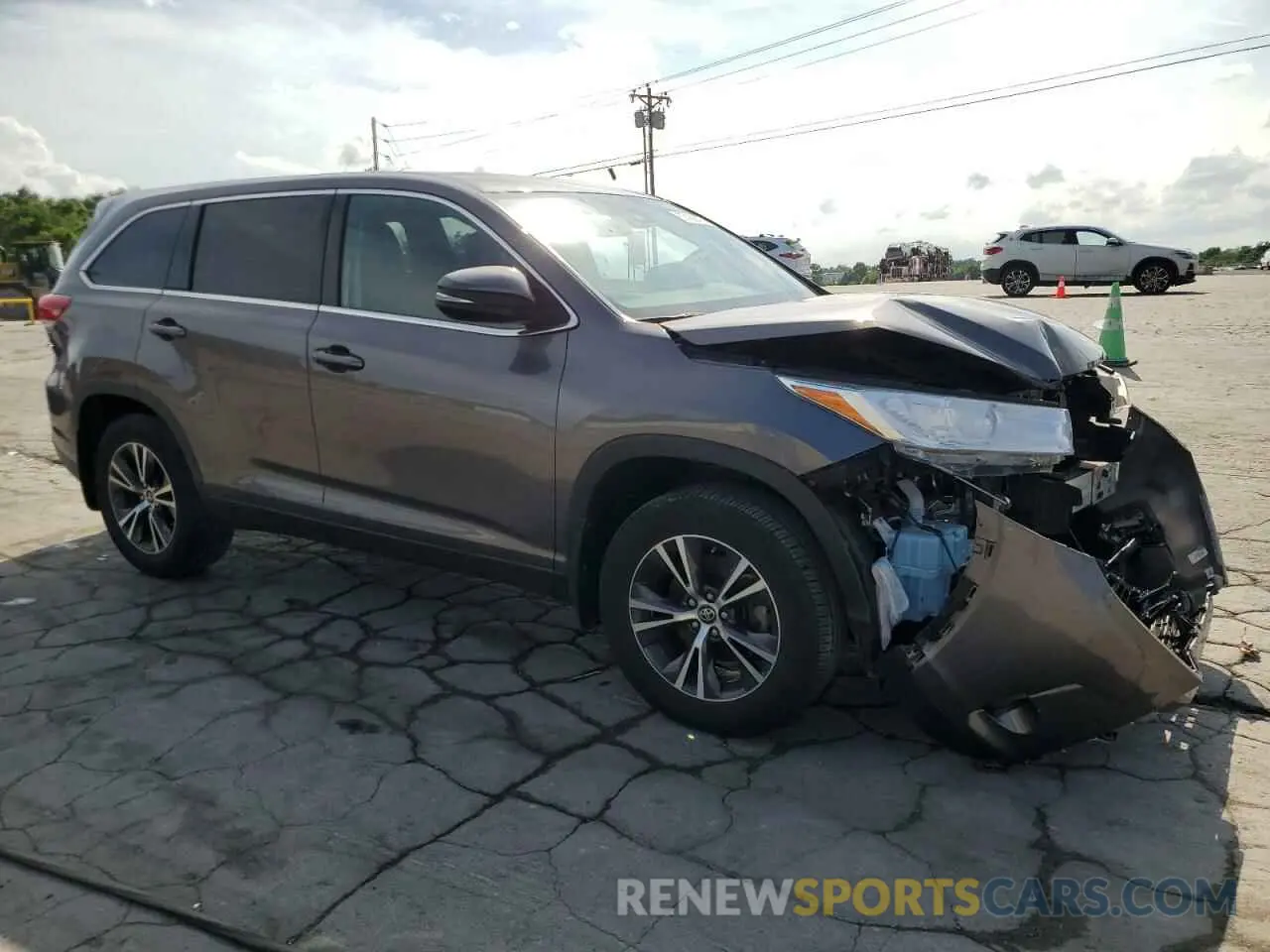 4 Photograph of a damaged car 5TDBZRFH7KS999815 TOYOTA HIGHLANDER 2019