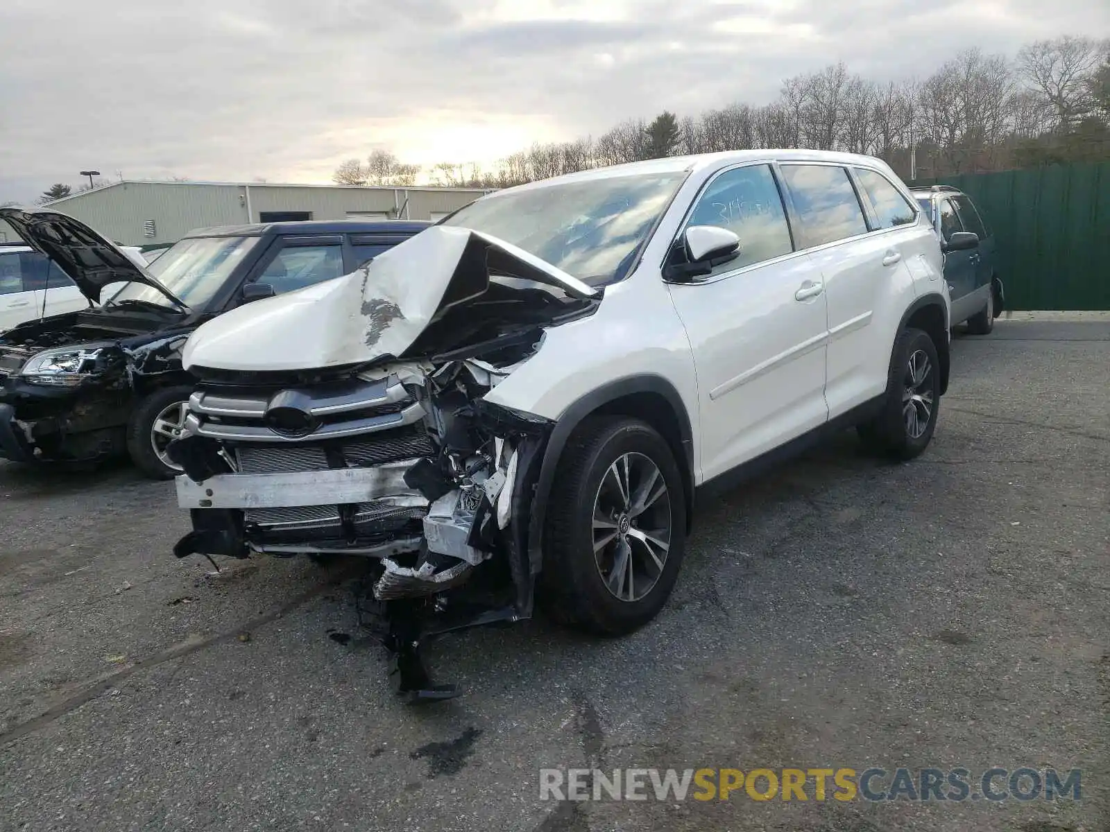 2 Photograph of a damaged car 5TDBZRFH8KS703975 TOYOTA HIGHLANDER 2019