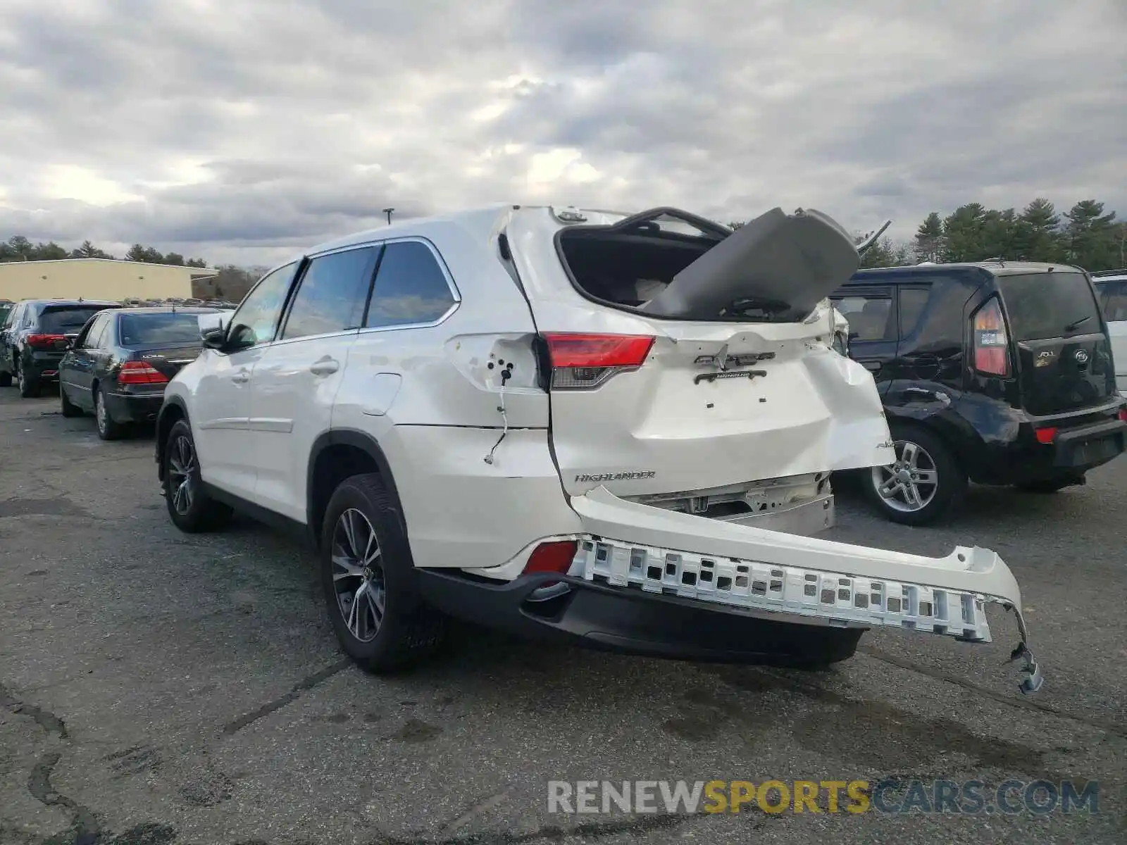 3 Photograph of a damaged car 5TDBZRFH8KS703975 TOYOTA HIGHLANDER 2019