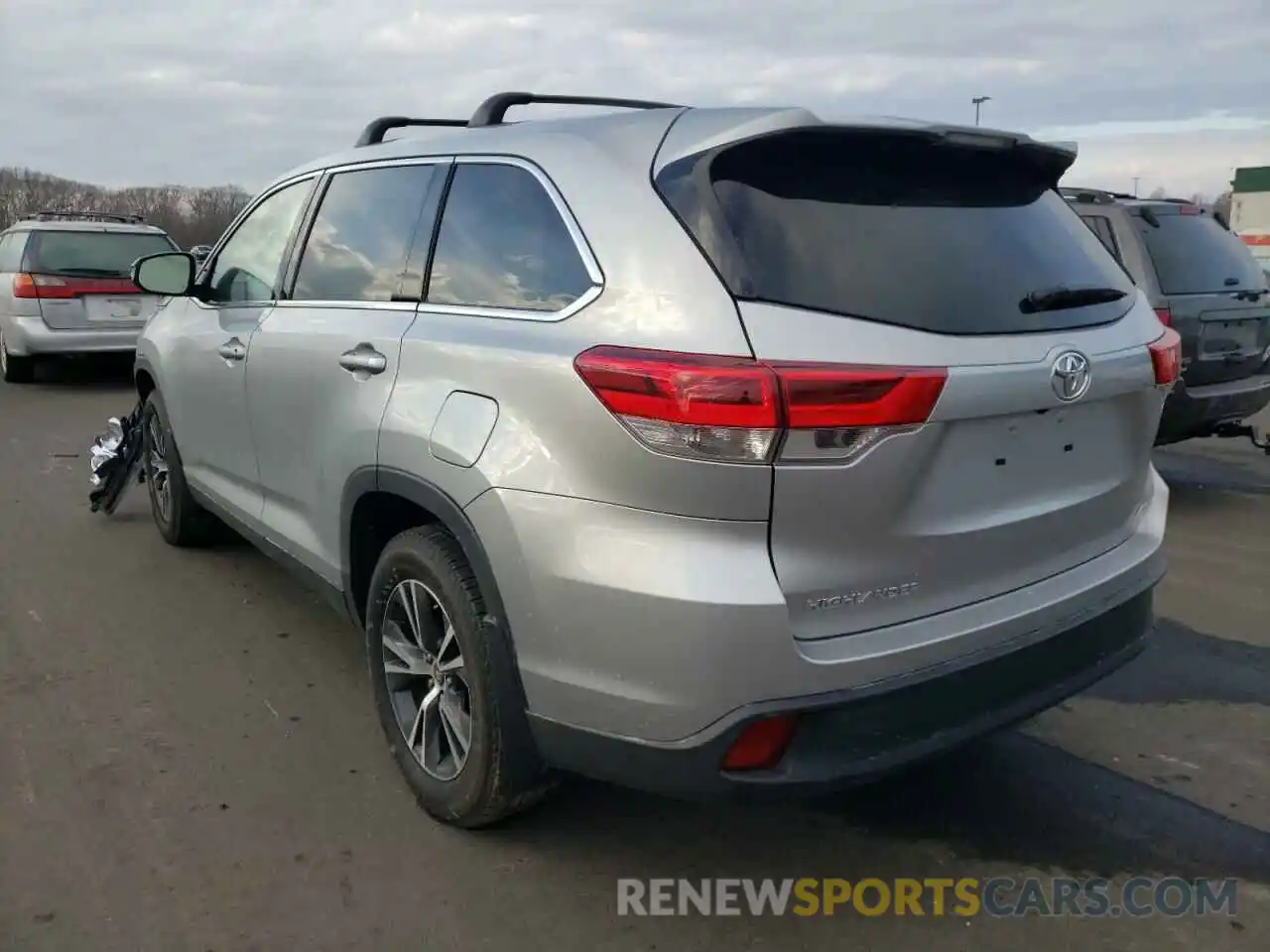 3 Photograph of a damaged car 5TDBZRFH8KS709646 TOYOTA HIGHLANDER 2019