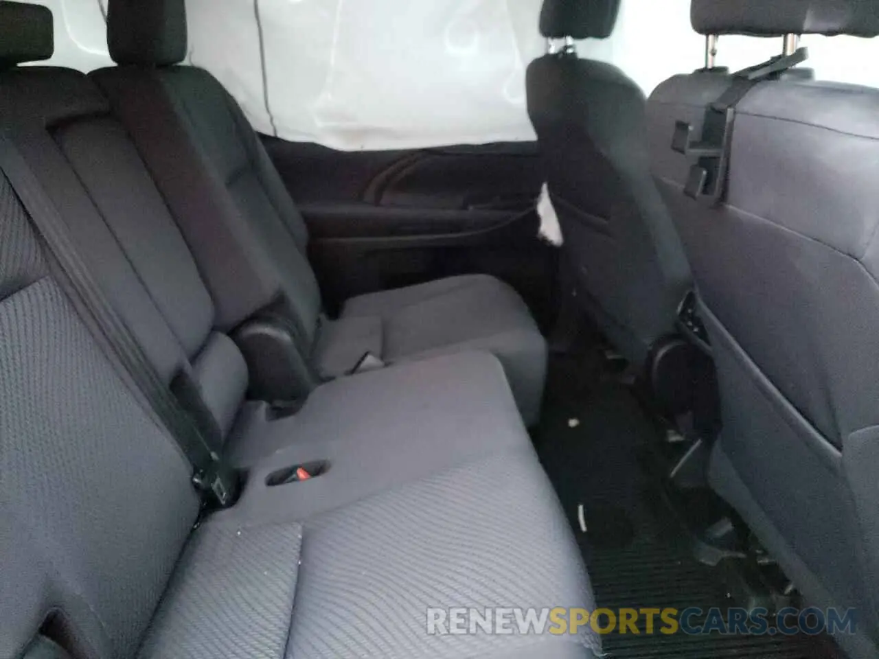 6 Photograph of a damaged car 5TDBZRFH8KS713454 TOYOTA HIGHLANDER 2019